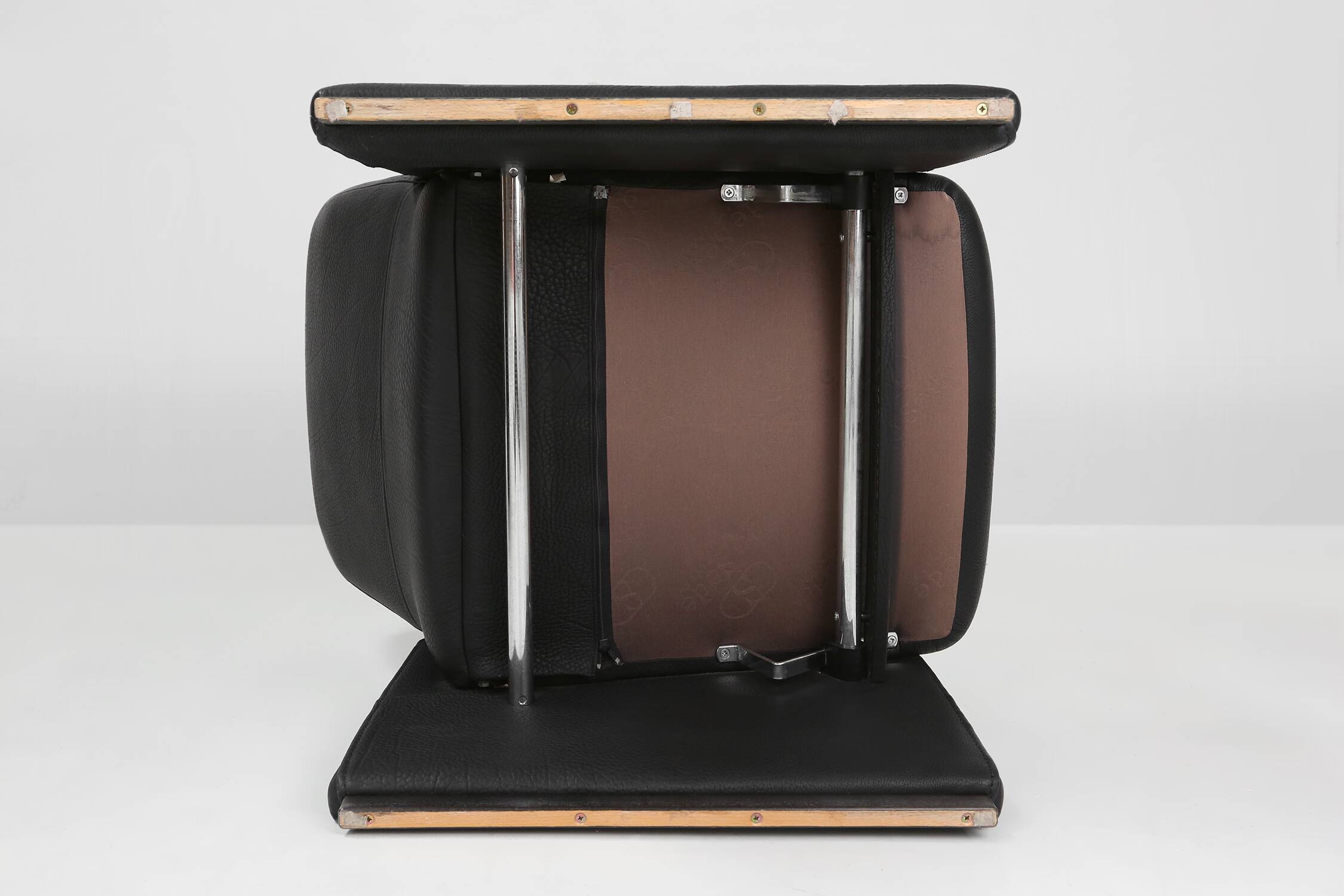 Exceptional De Sede DS50 lounge chair in black leather, Switzerland ca. 1980