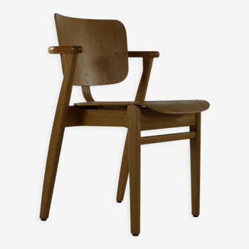Finnish design arm chair by Ilmari Tapiovaara for Artek