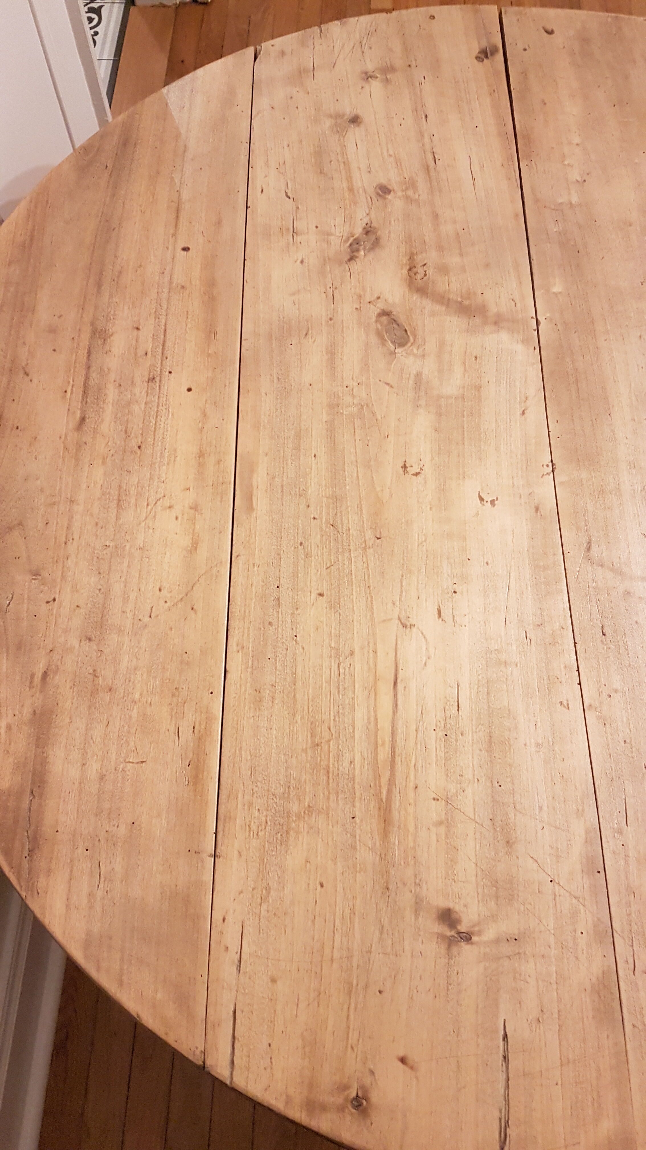 Round table with flaps