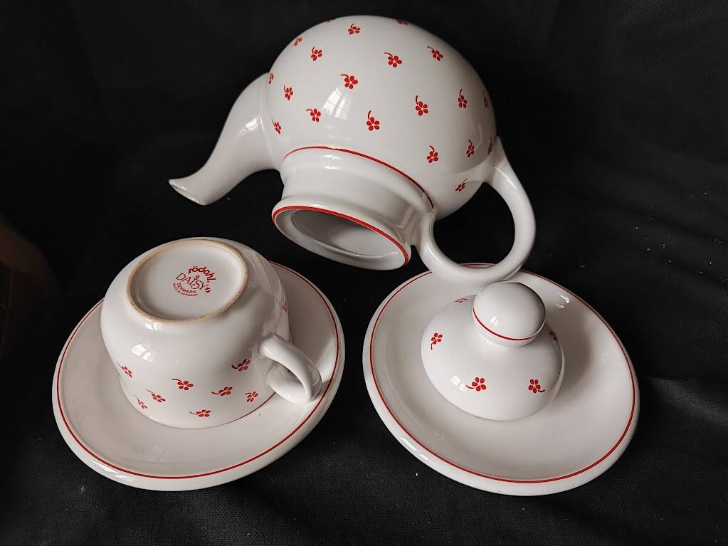 Daisy Denmark/sodahl / Germany /teapot /cup