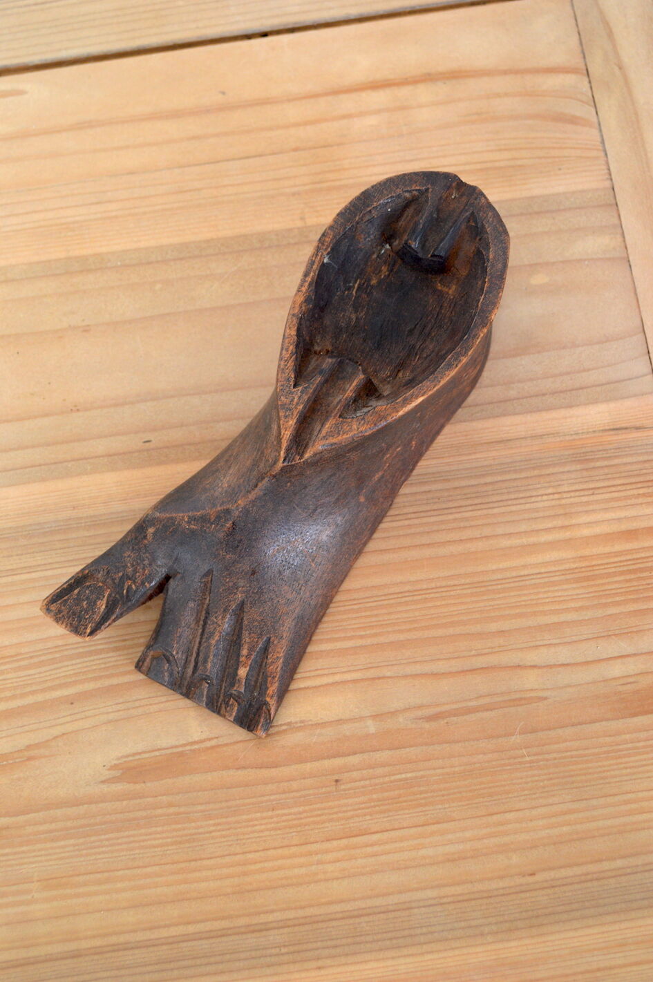 Cendrier pied en bois sculpté