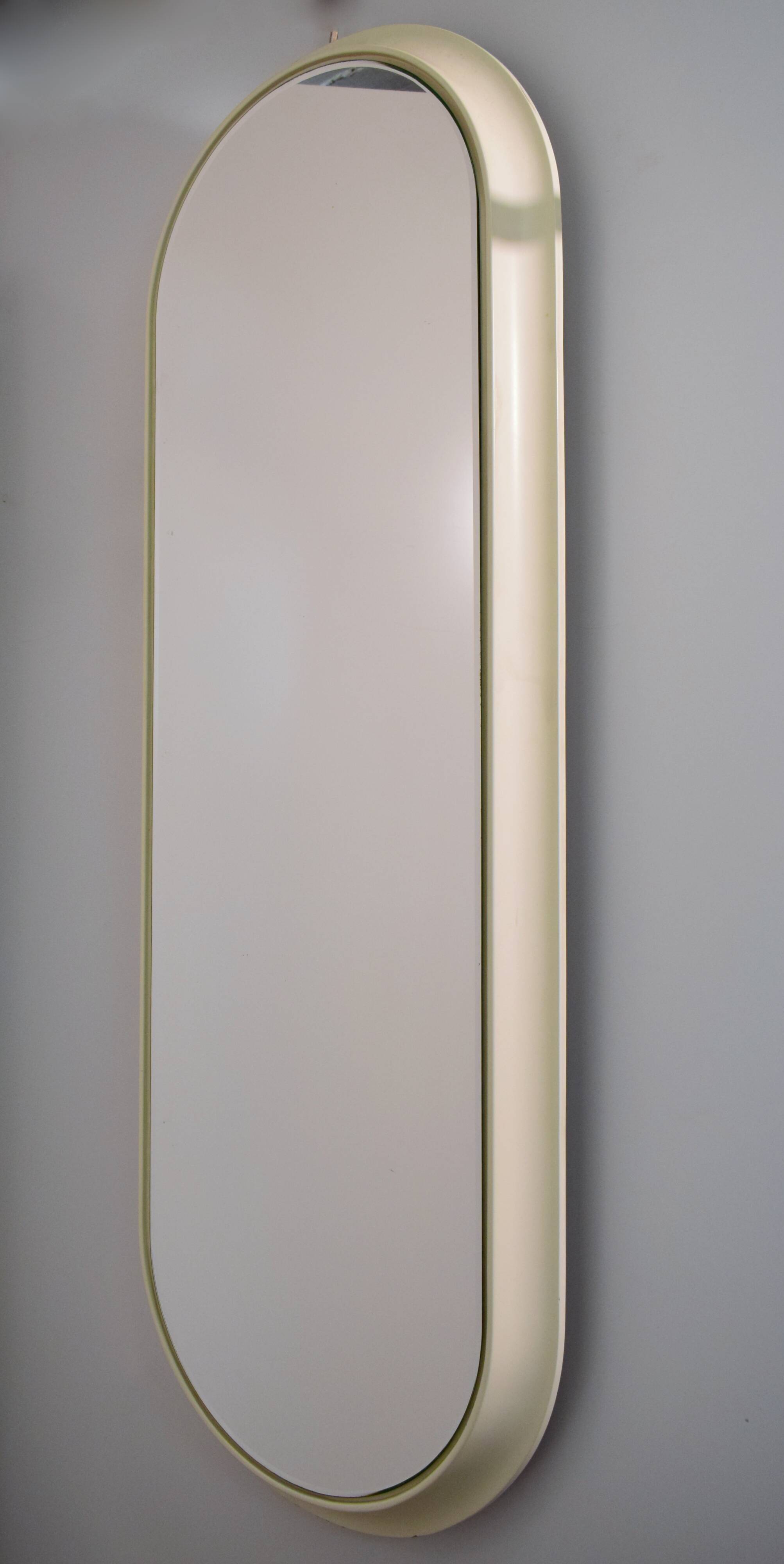 Oval mirror, white laqué wood 1960