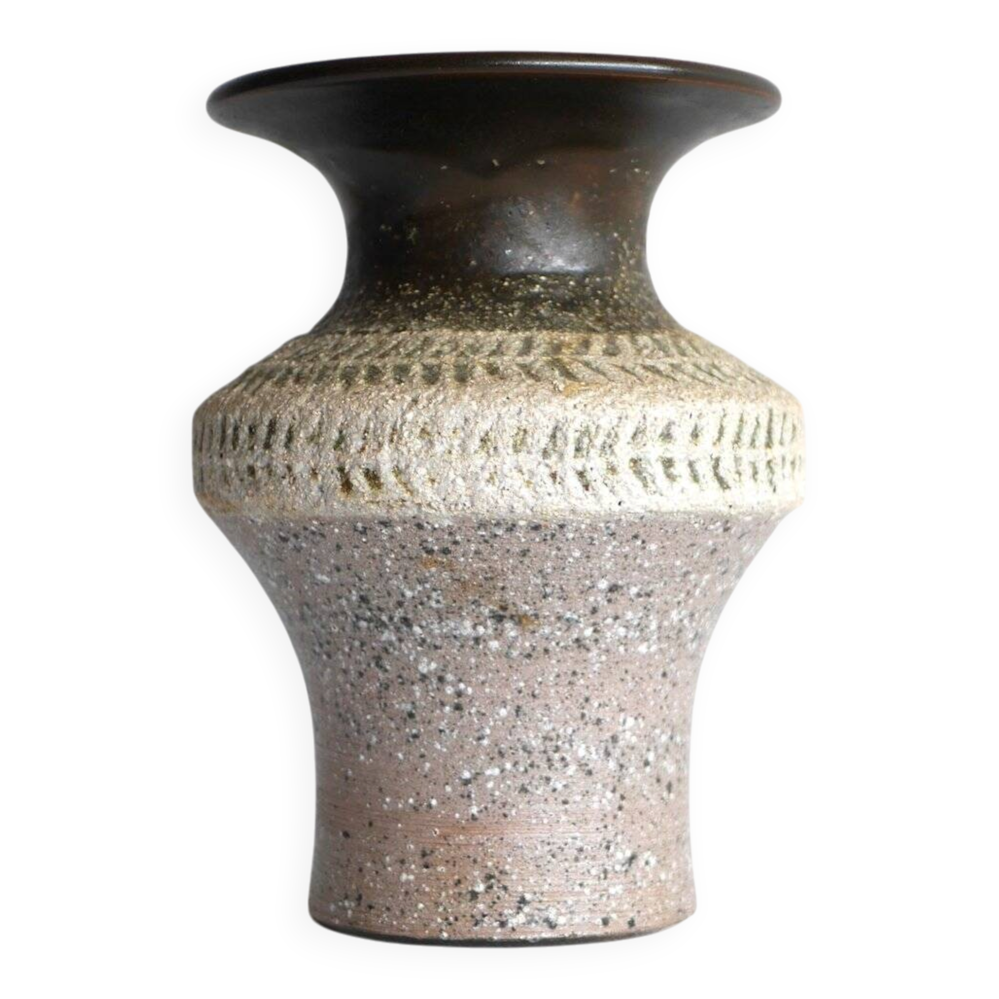 Brutalist ceramic vase in Scandinavian modernist style from the mid-century by Thomas Hellström for Nittsjö, Sweden.