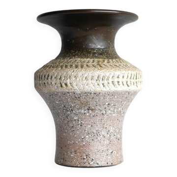 Brutalist ceramic vase in Scandinavian modernist style from the mid-century by Thomas Hellström for Nittsjö, Sweden.