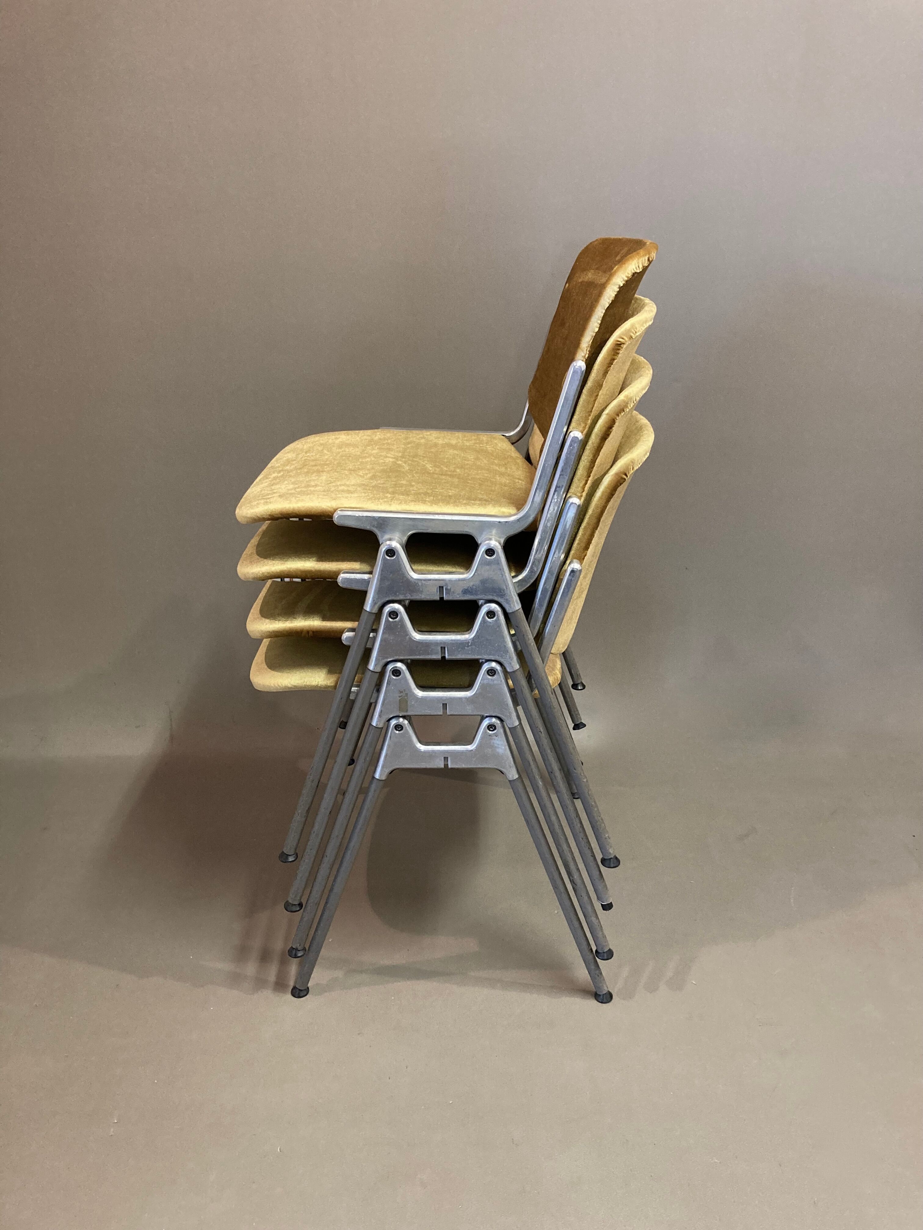 Suite of 4 chairs by Giancarlo Piretti