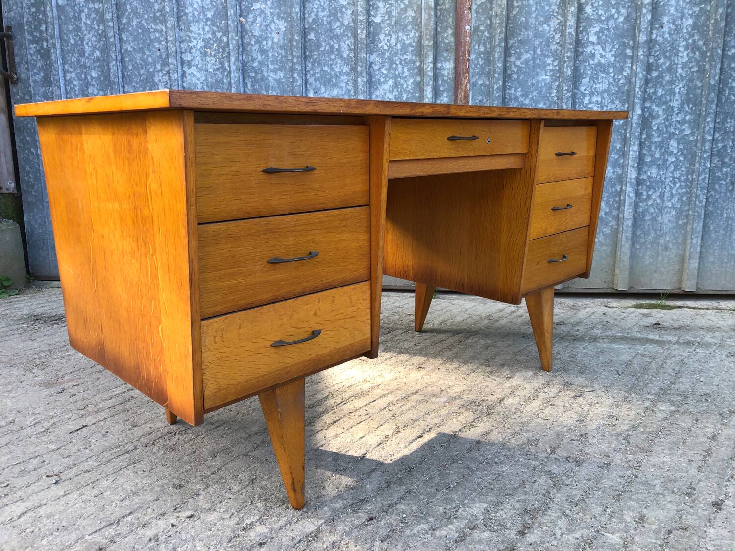Bureau vintage à pieds compas en chêne