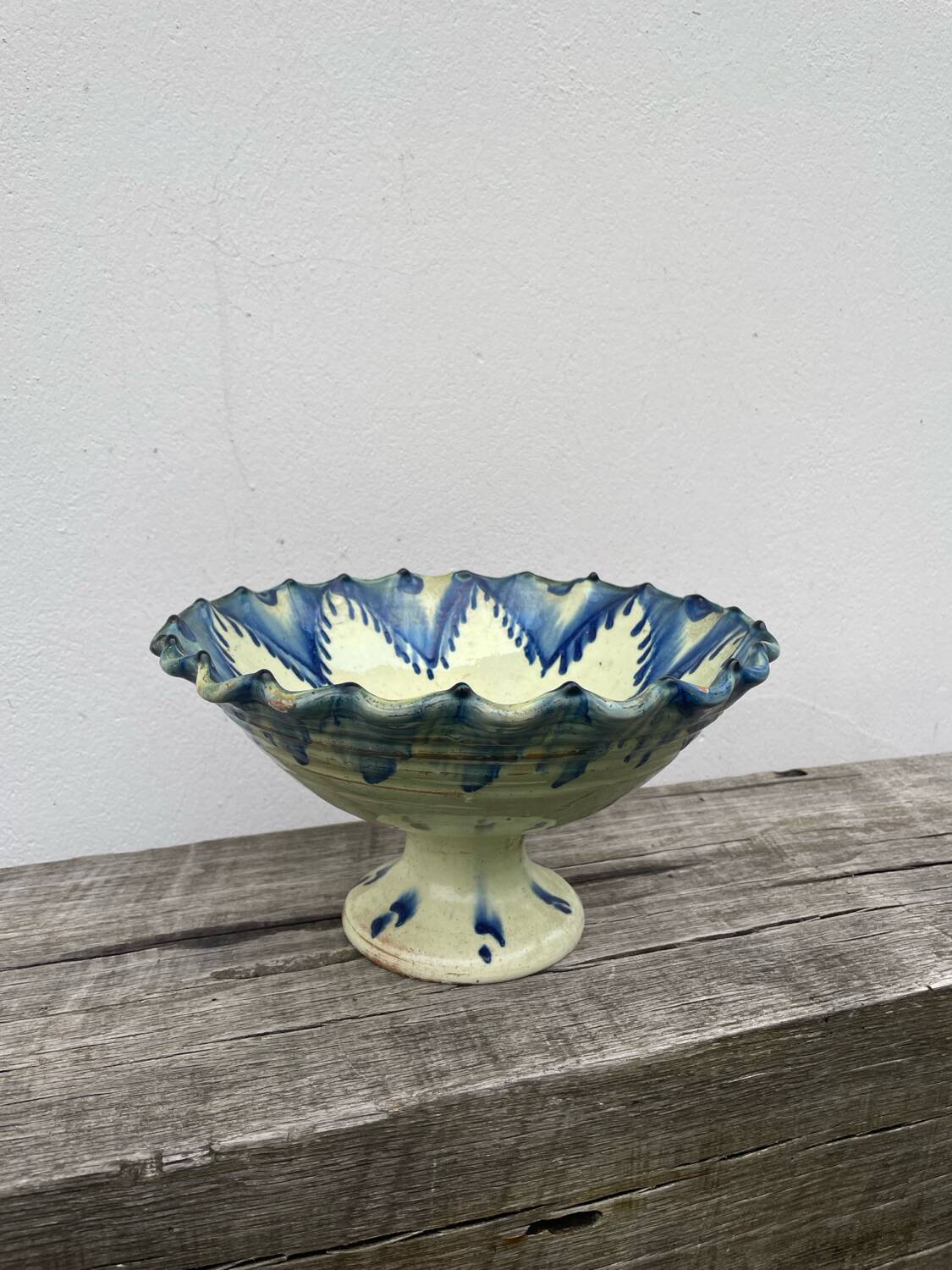 Ceramic fruit bowl on foot