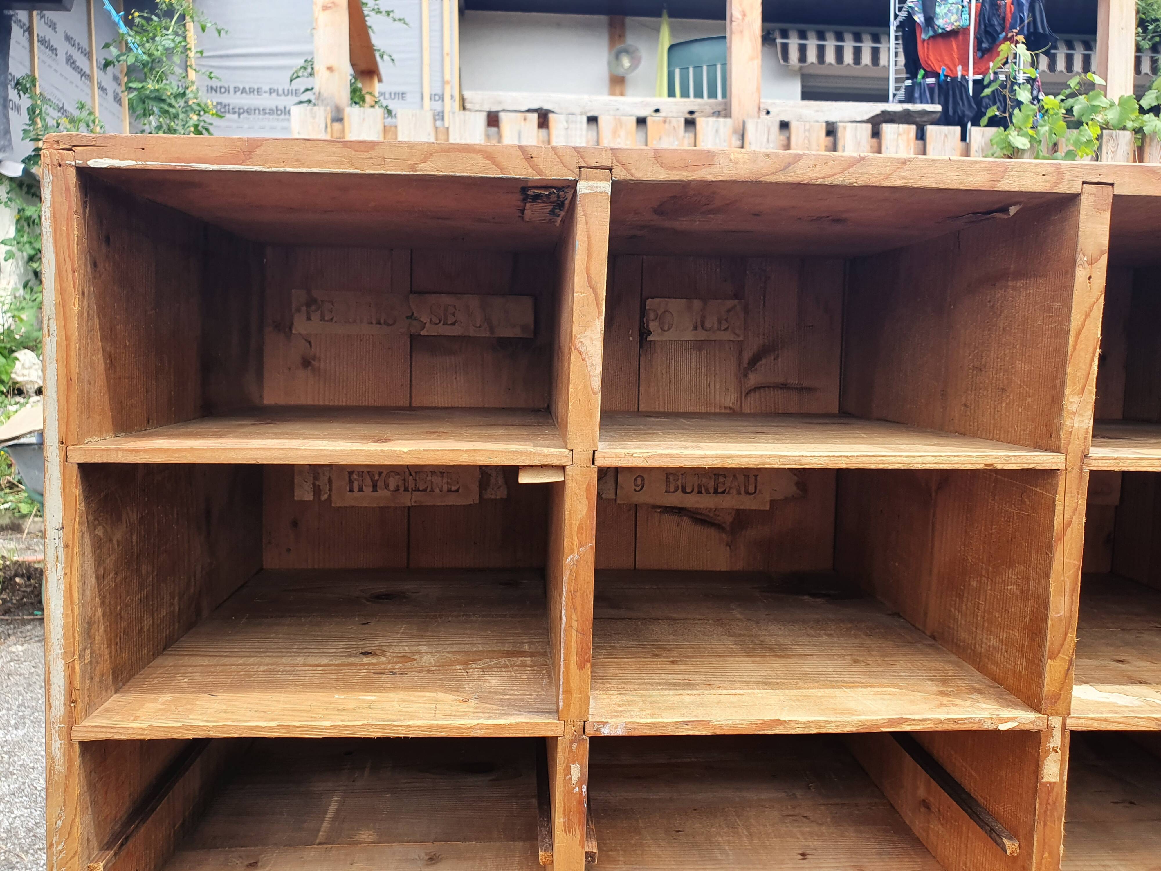 Trade furniture with lockers