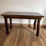 Table brutaliste