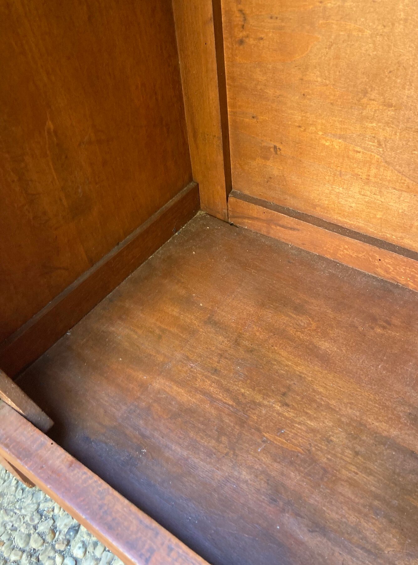 Old Parisian bonnetière