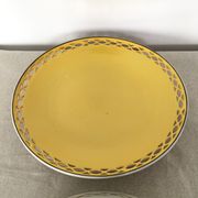 Duo plats de services anciens en porcelaine dentelée