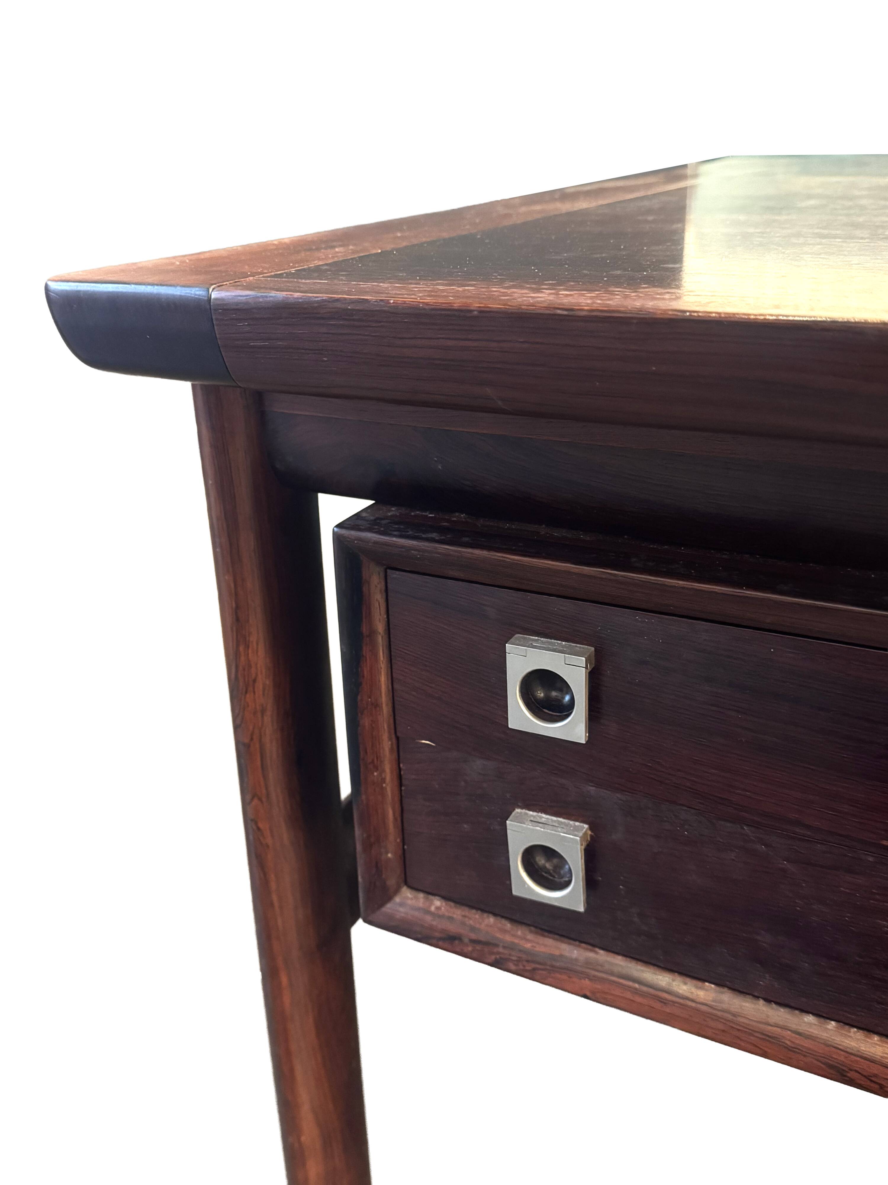 Large executive desk Sibast in rosewood model 223 by Arne Vodder