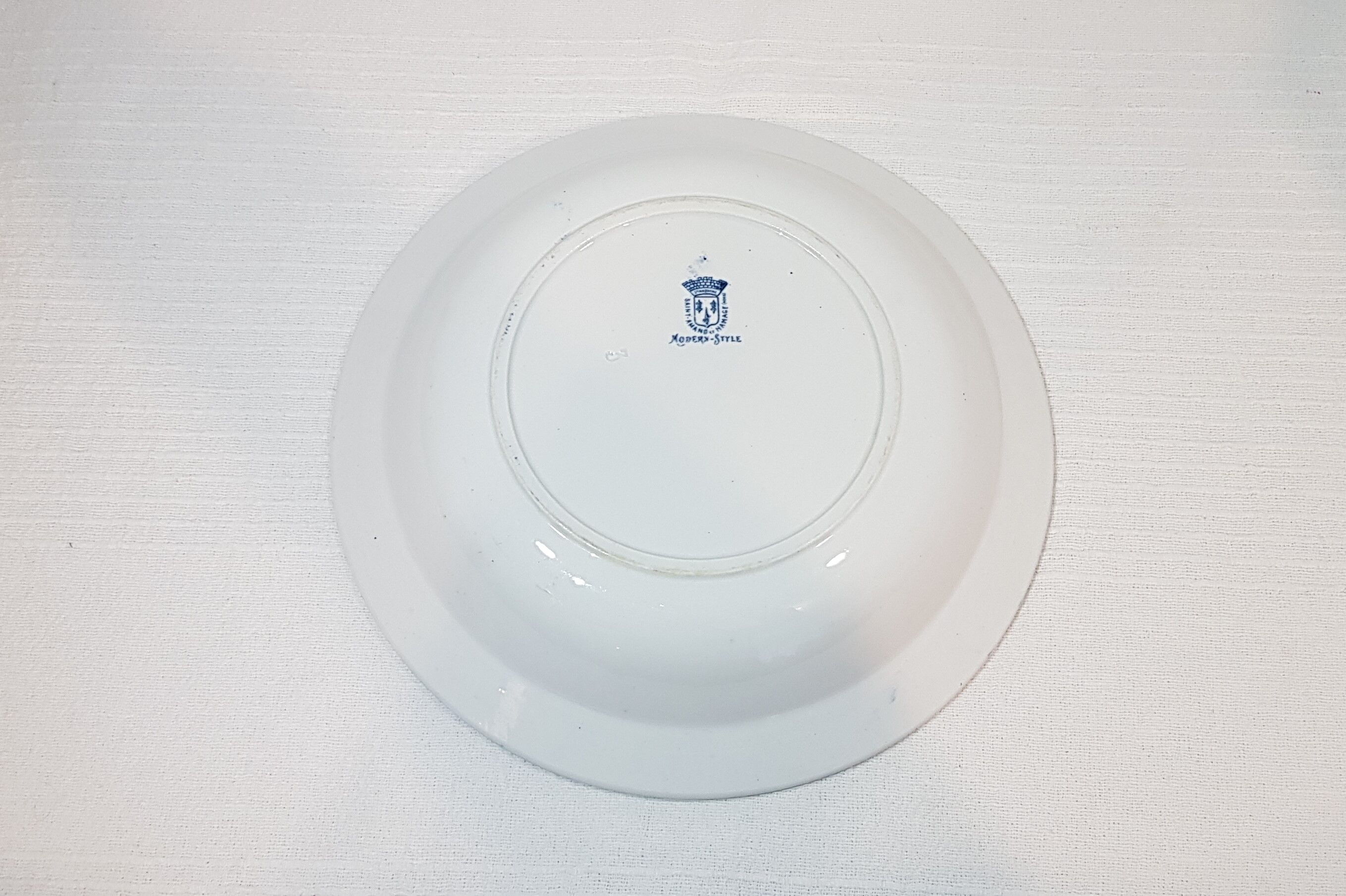 Hollow flat in earthenware of St Amand and Hamage model Modern-Style, iron earth.