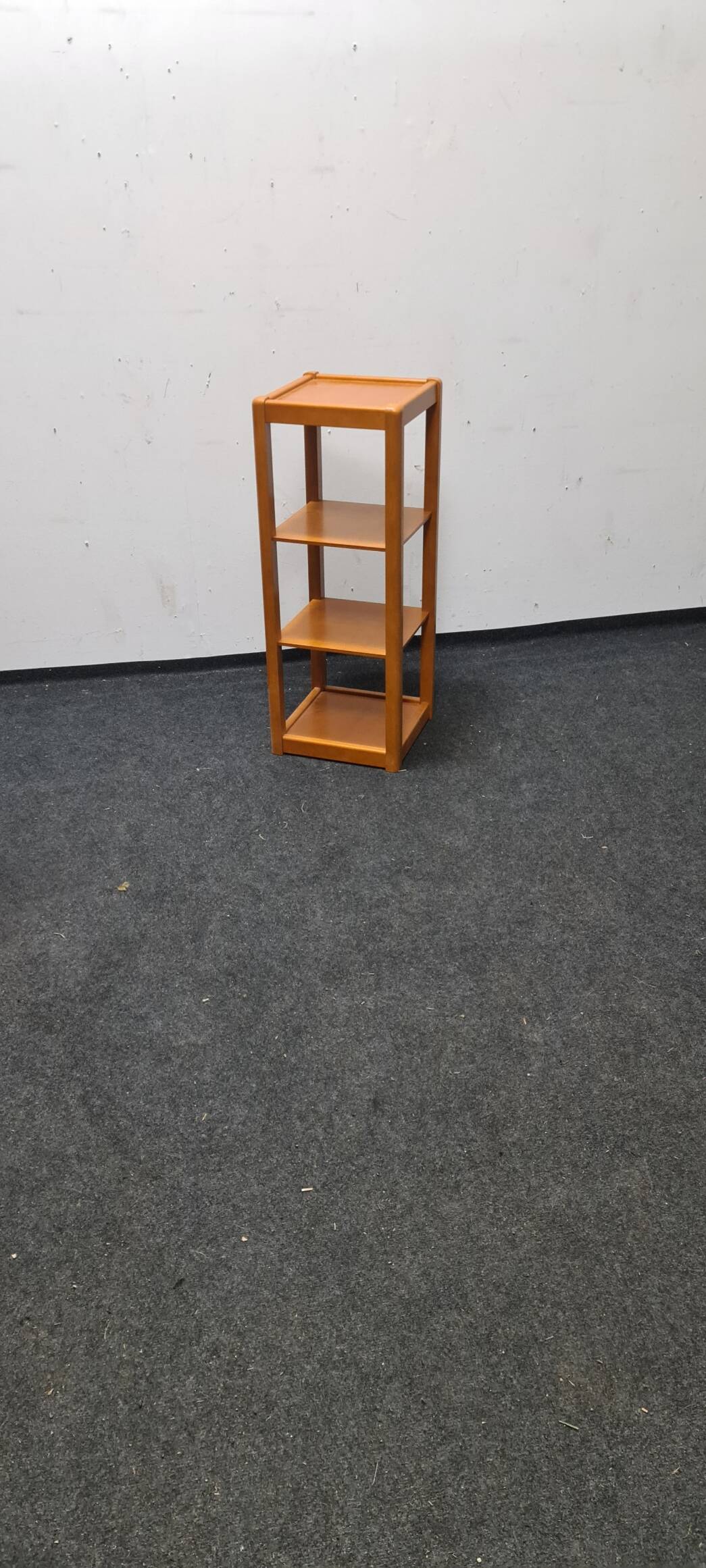 One vintage column shelf or bookstand