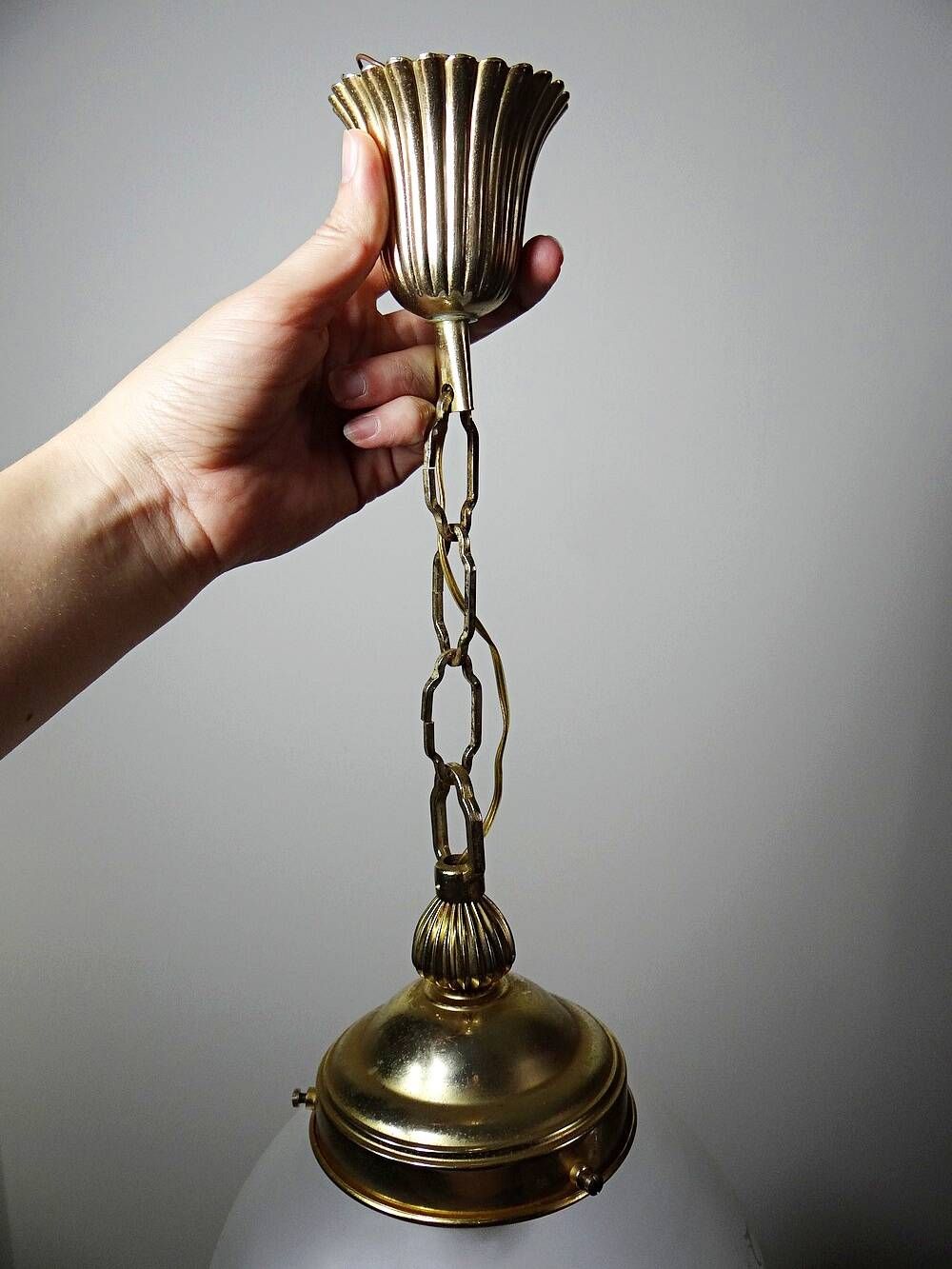 Vintage frosted glass and gold metal suspension globe, 1960s-1970s.