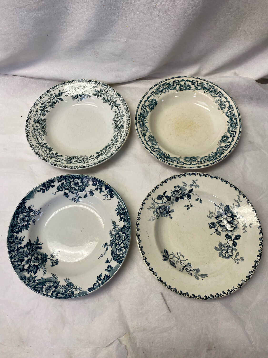 Set of 4 old hollow plates