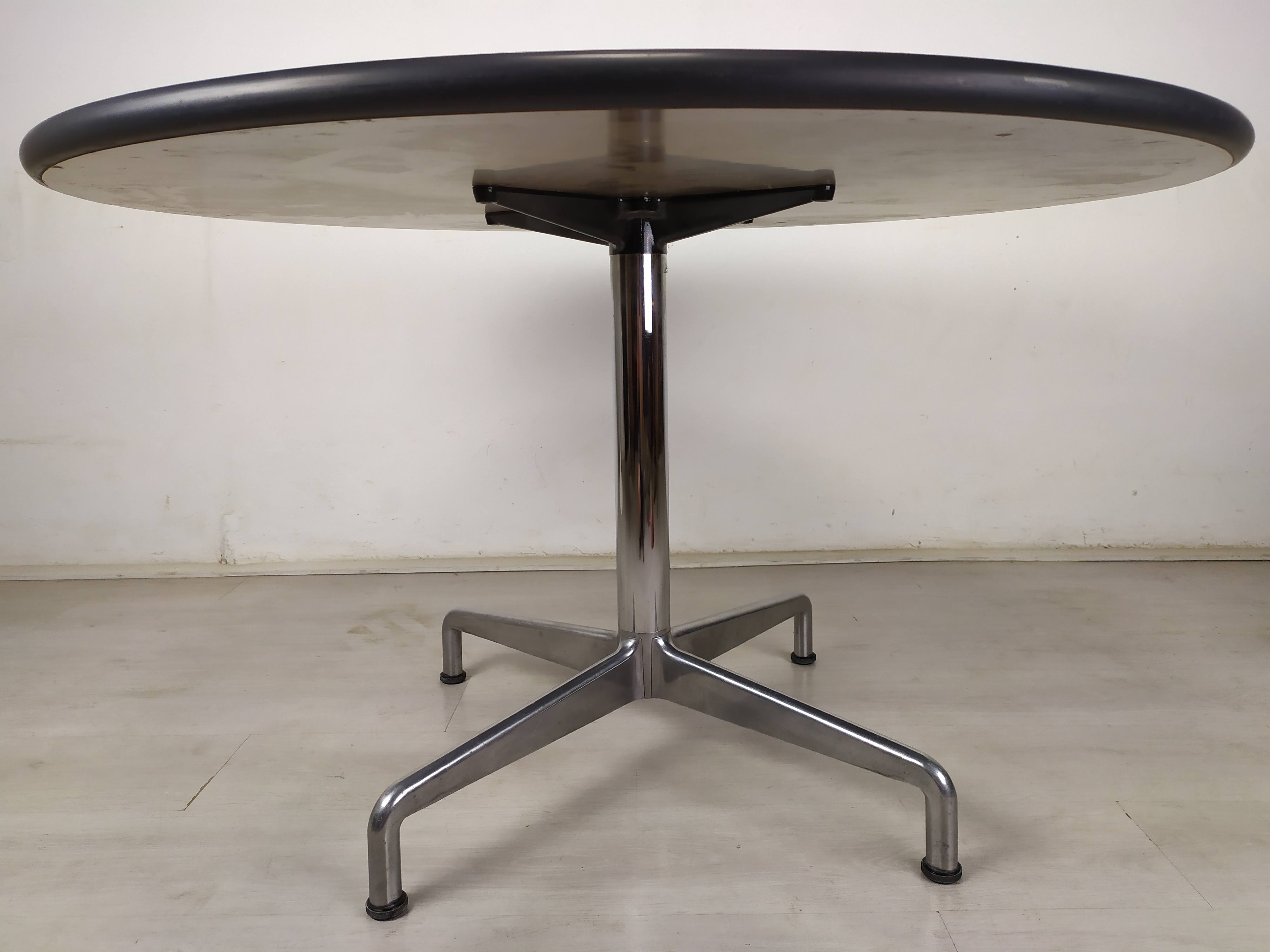 Round table Giancarlo Piretti