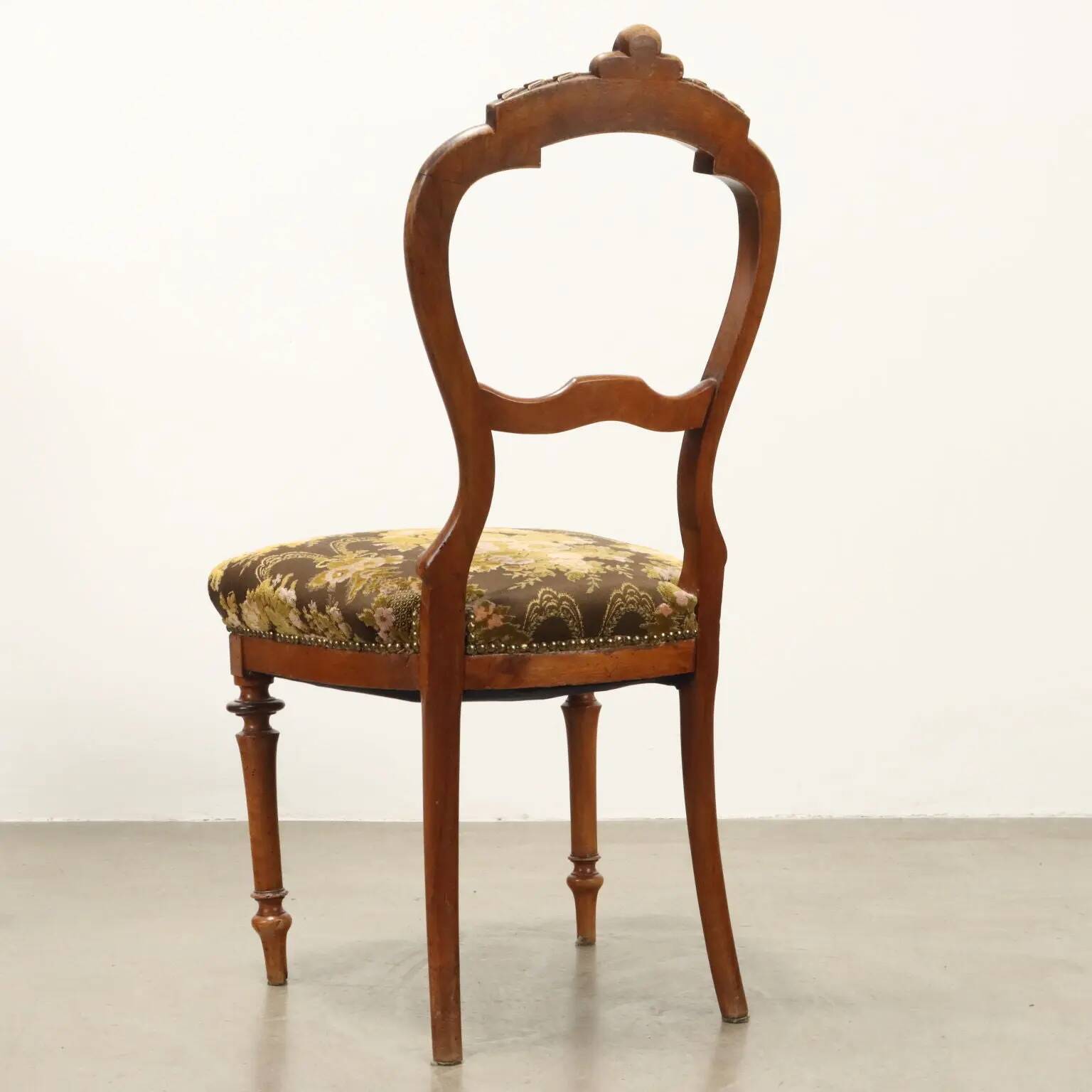 Chaises anciennes en noyer avec assise rembourrée, décoration florale, XIXe siècle