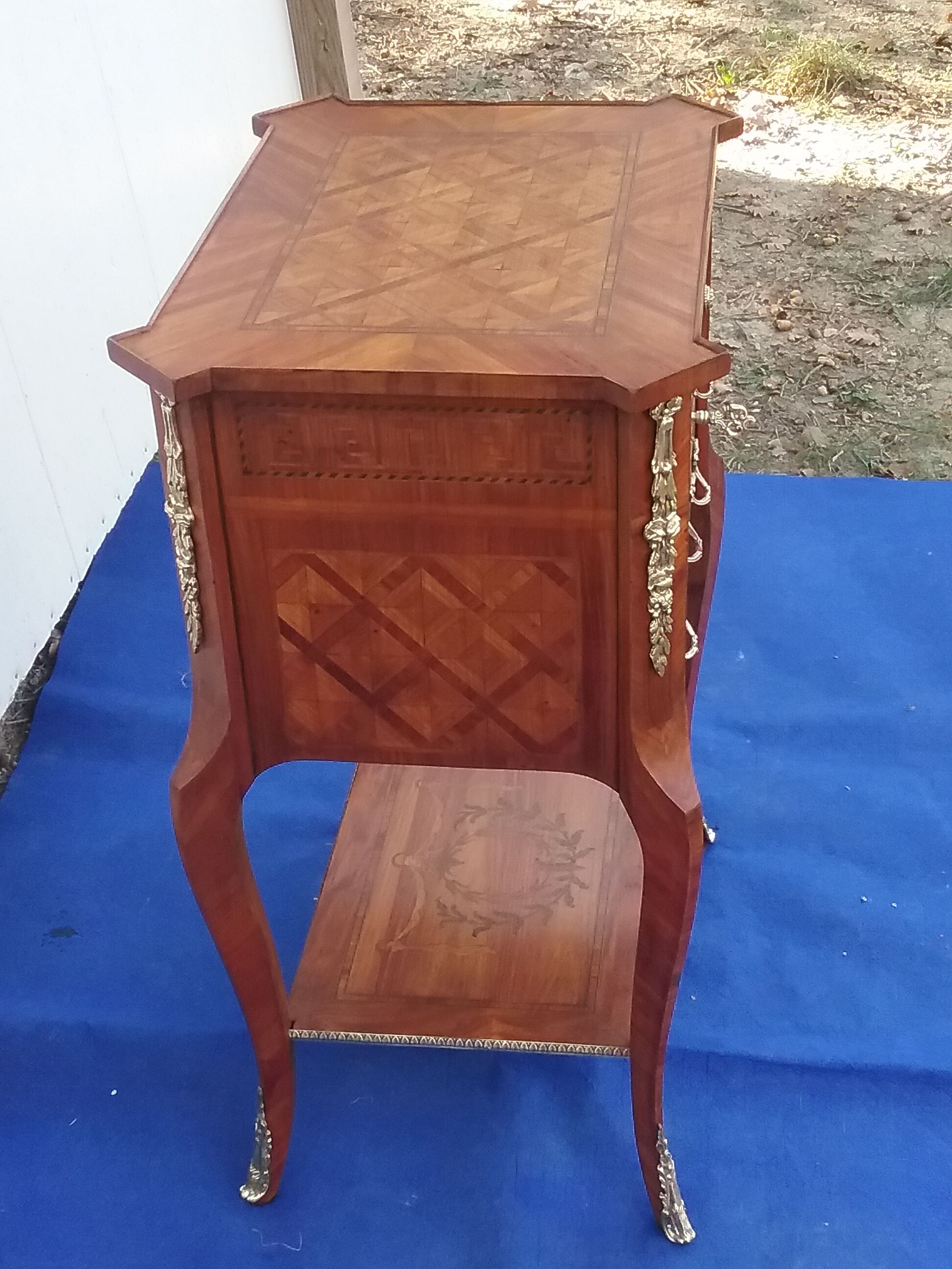Small marquetry chest of drawers