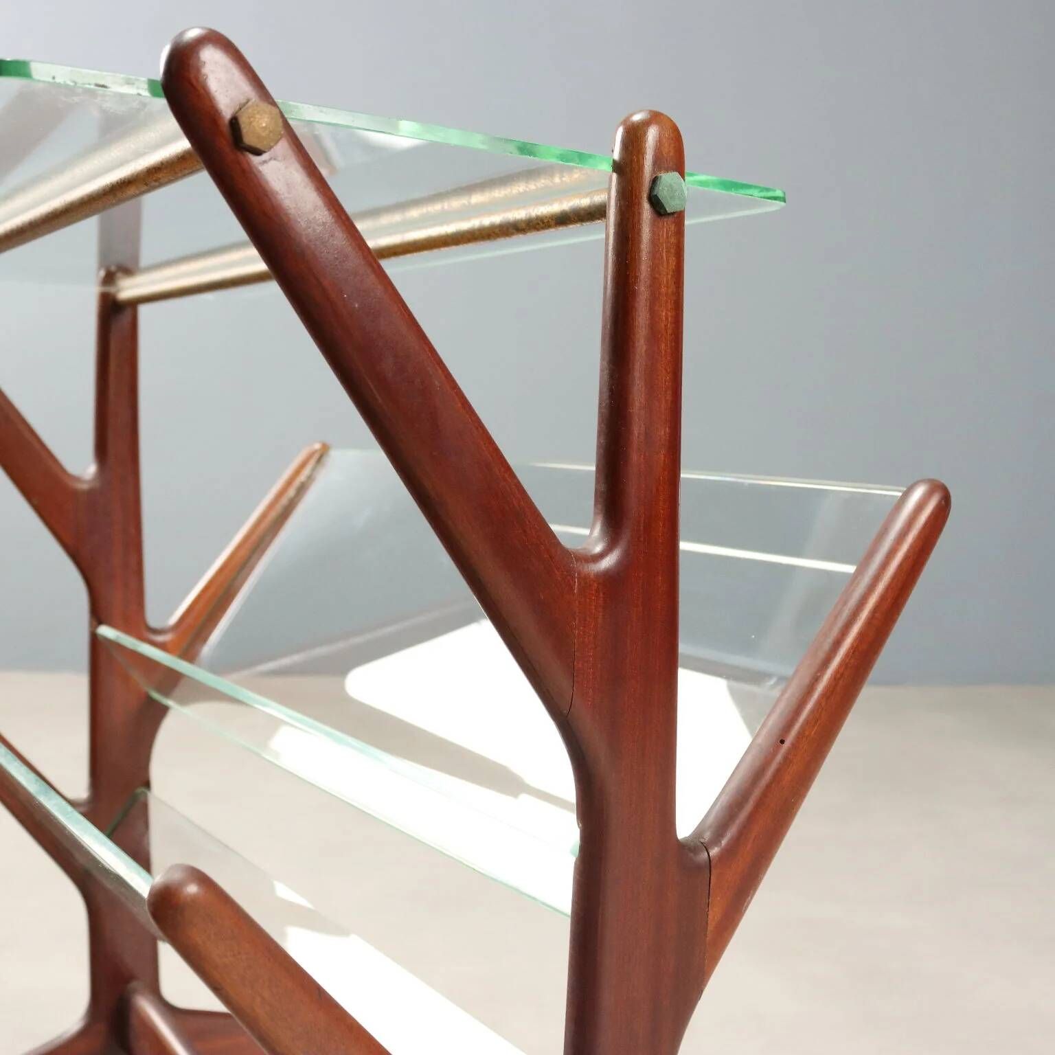 Vintage magazine rack in beech, glass and brass, Italian design from the 1950s.