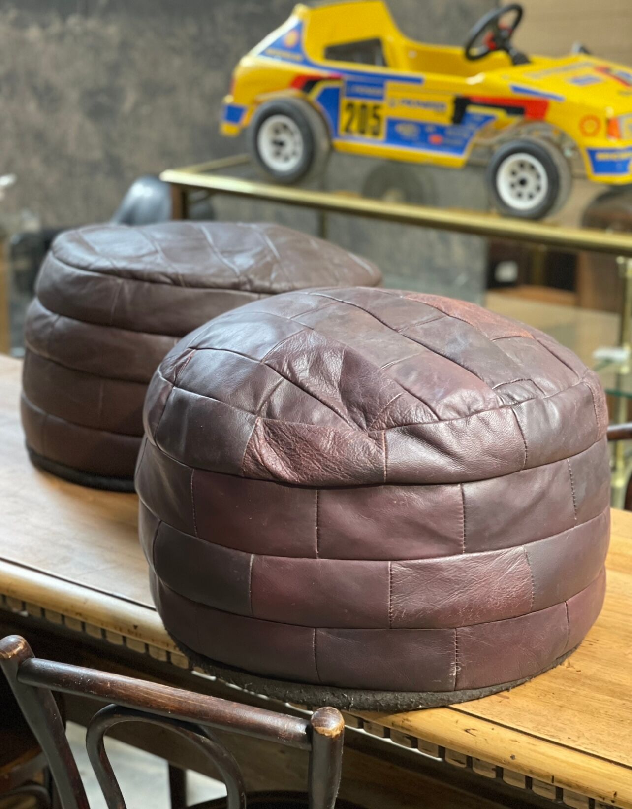 Paire de poufs vintage en patchwork de cuir brun par de sède, 1970