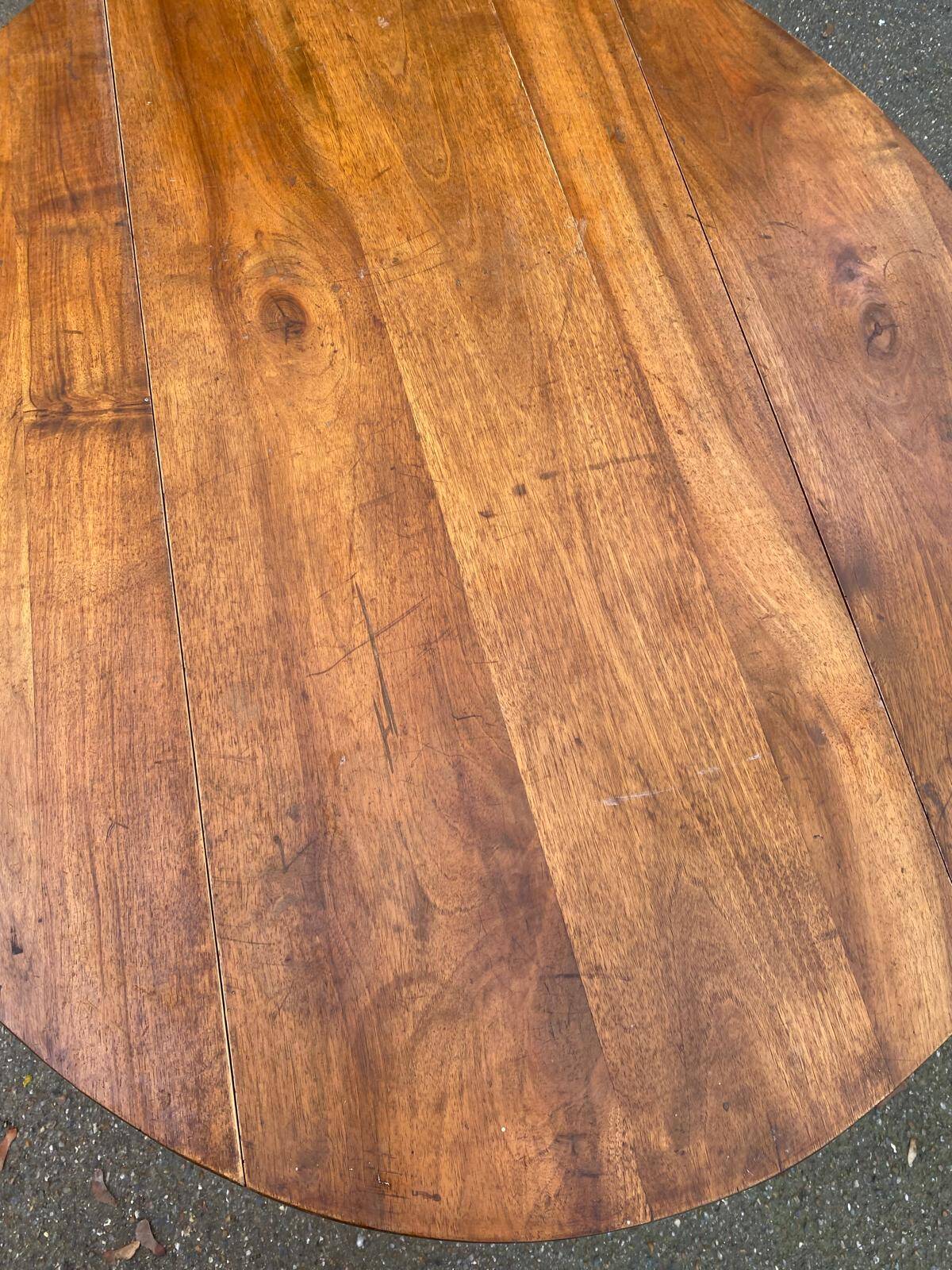 Oval extendable table with leaves Louis Philippe in solid wood, 19th century, with drawer.