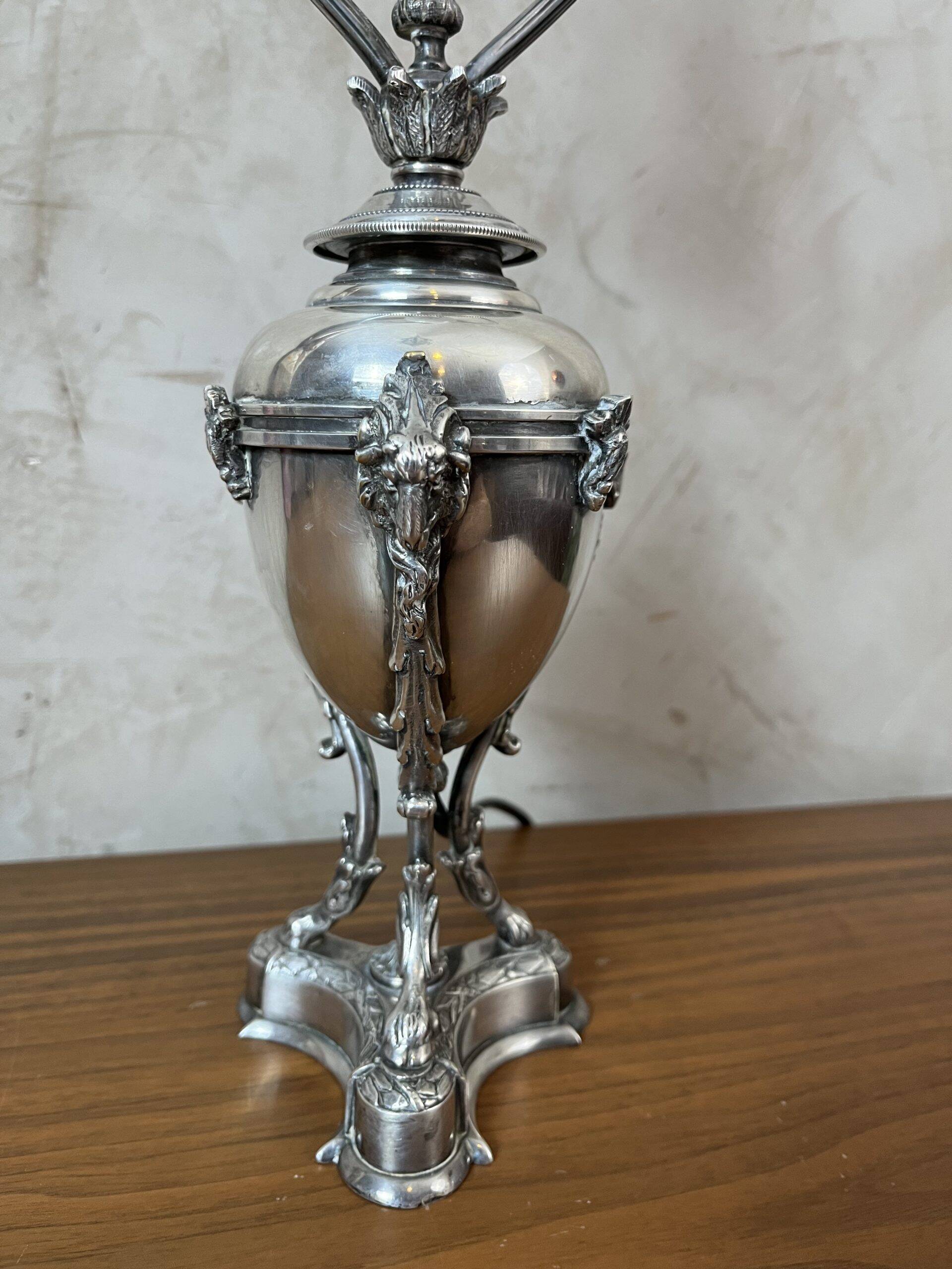 Lampe en métal argenté