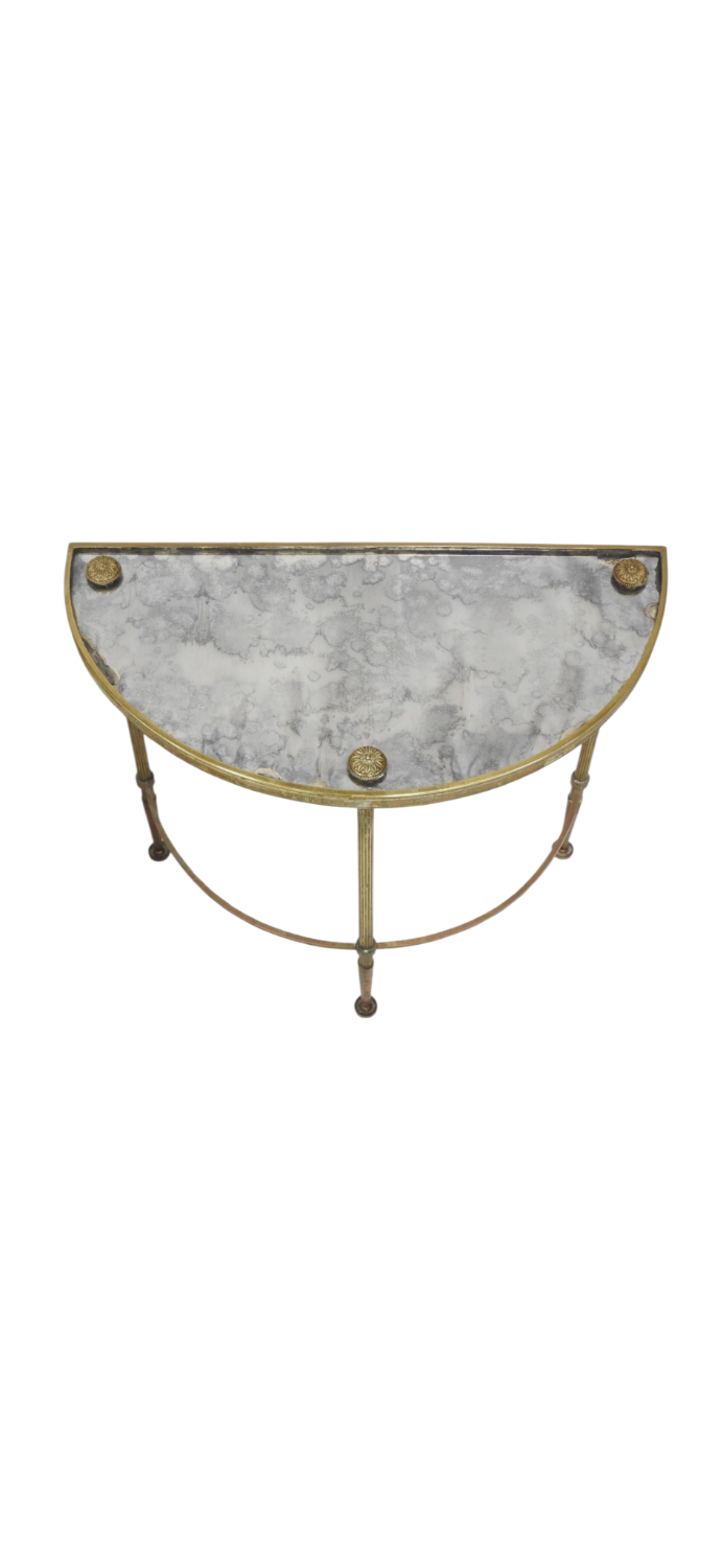 Table basse tripartite style Maison Jansen en laiton, bronze et verre