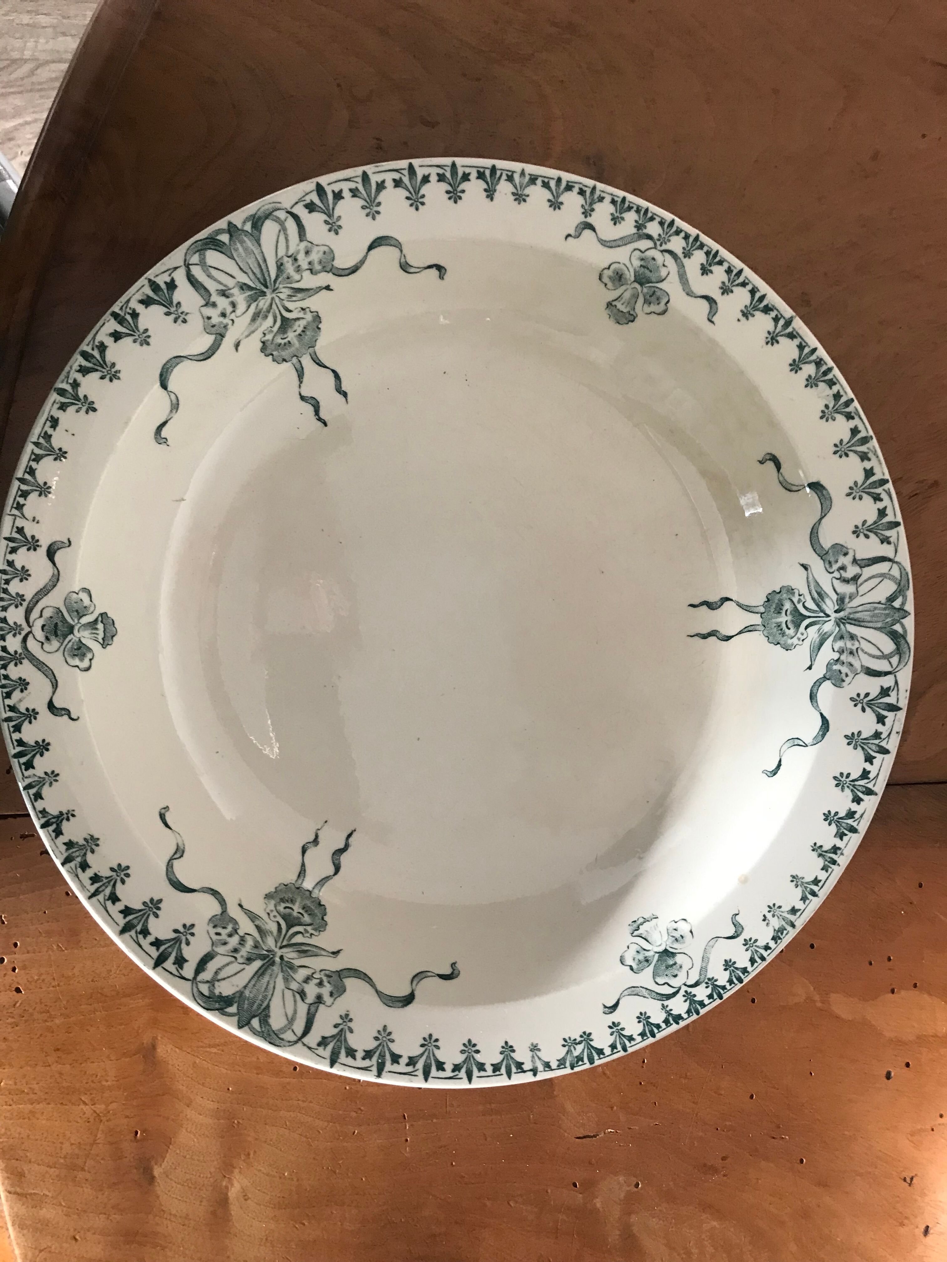 Round dish in opaque porcelain from gien