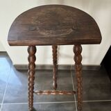 High tripod saddle stool