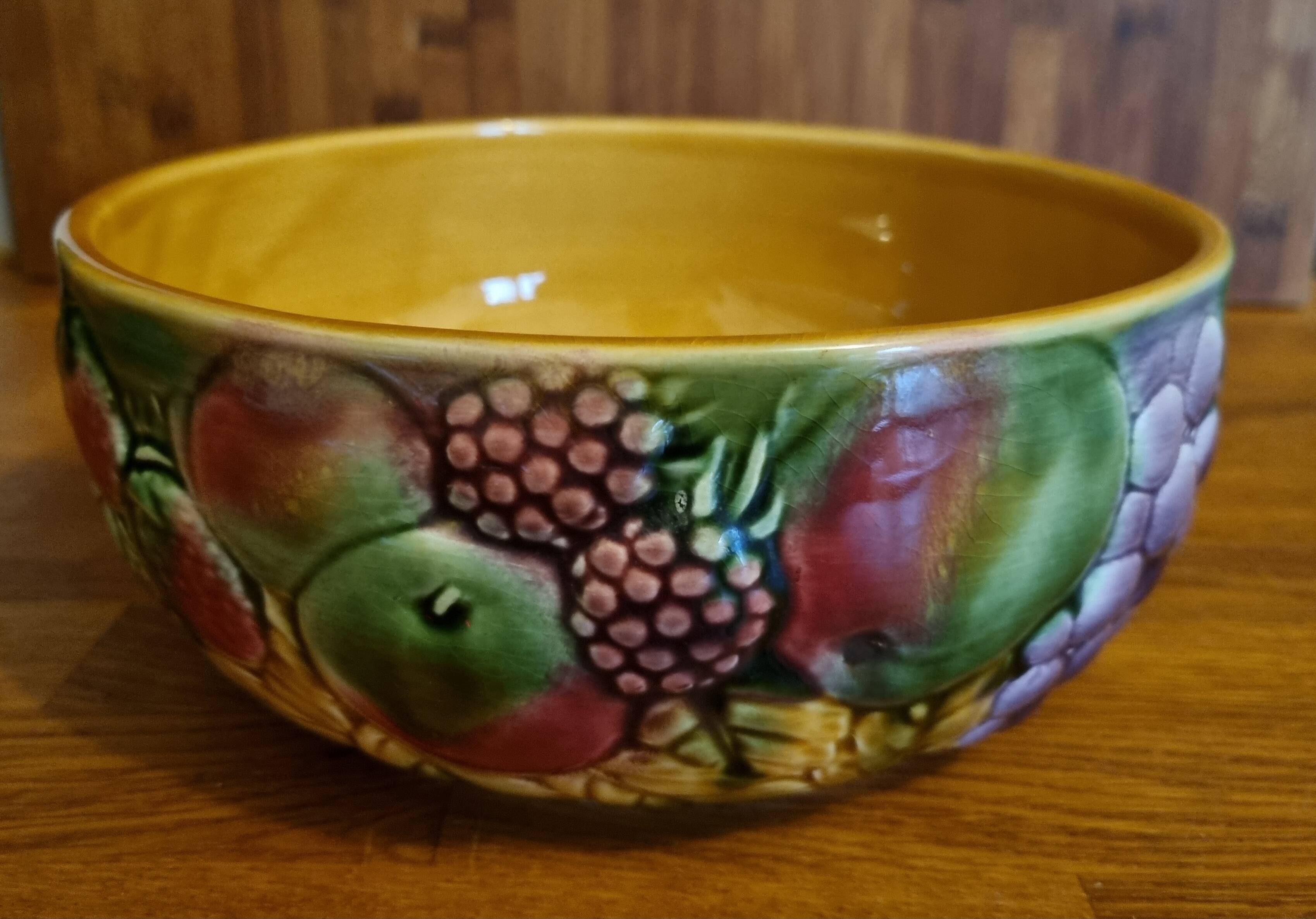 Barbotine Sarreguemines Fruits pattern salad bowl