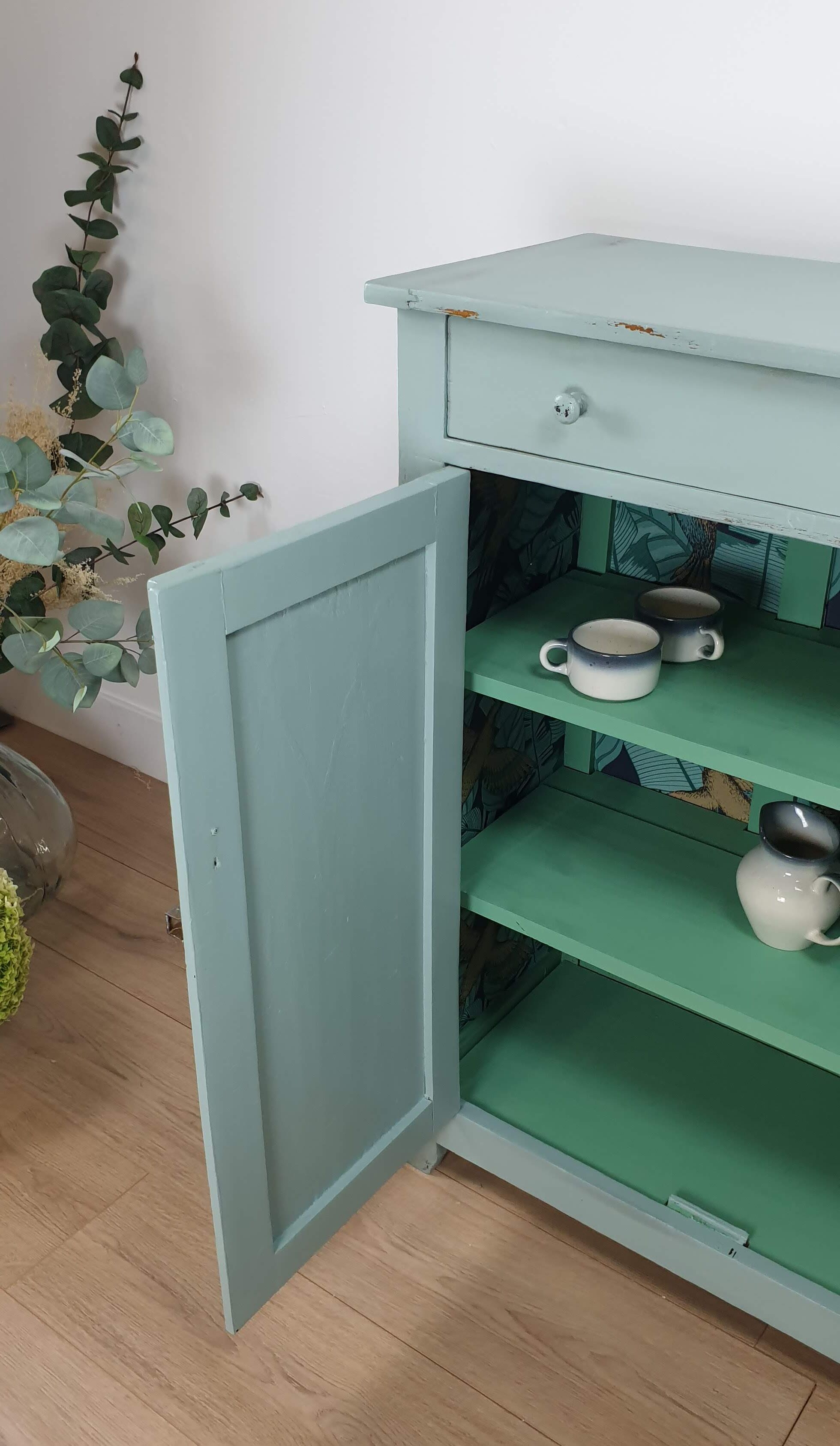 Blue parisian buffet