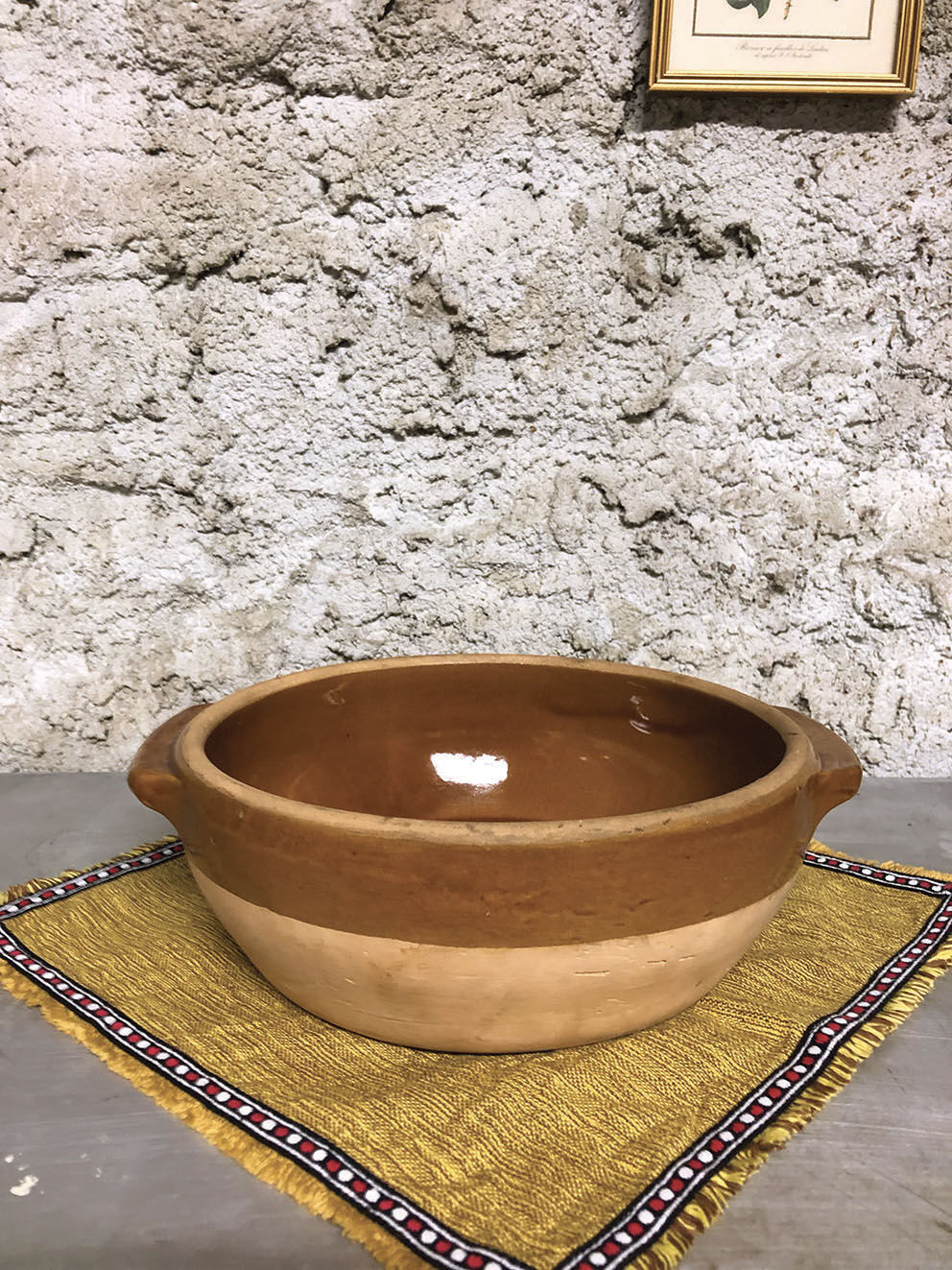 Salad bowl in raw stoneware and varnish