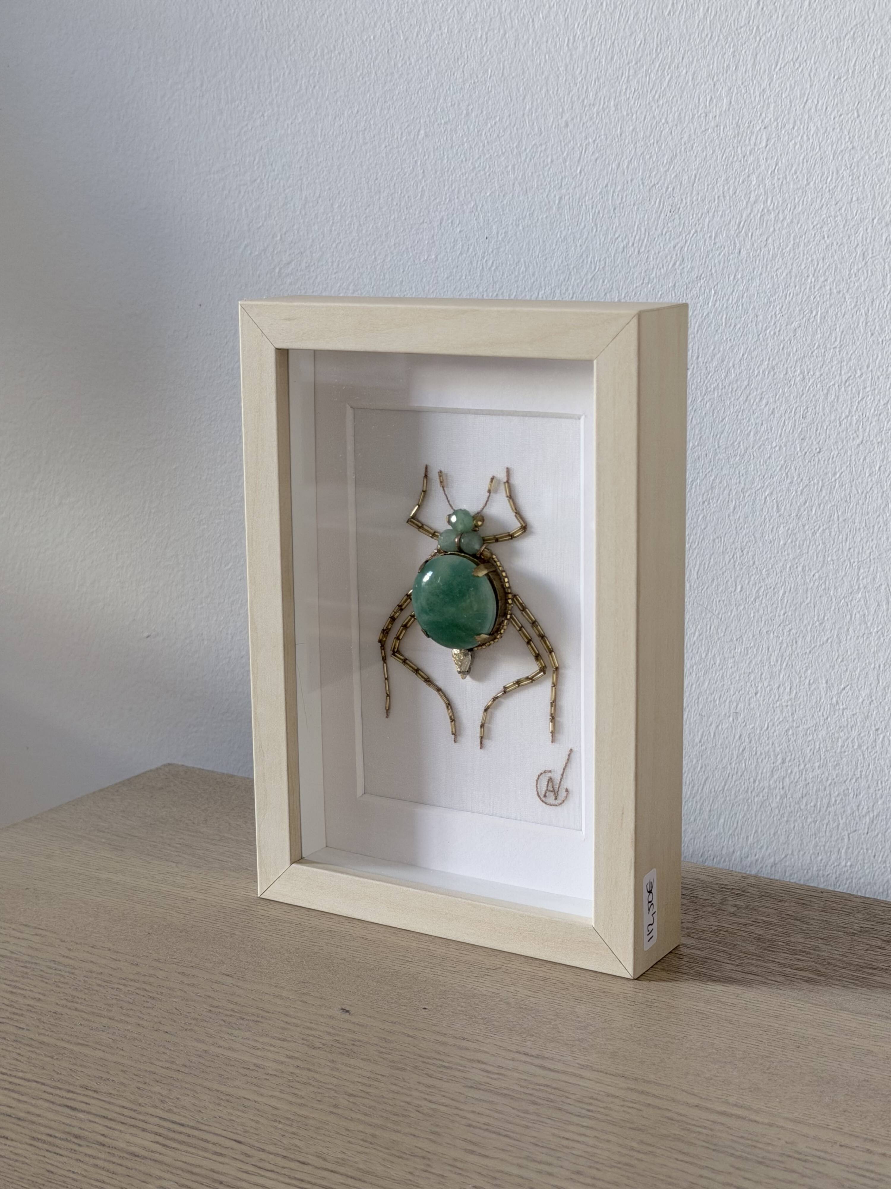 Tableau insecte brodé à la main (pièce unique)