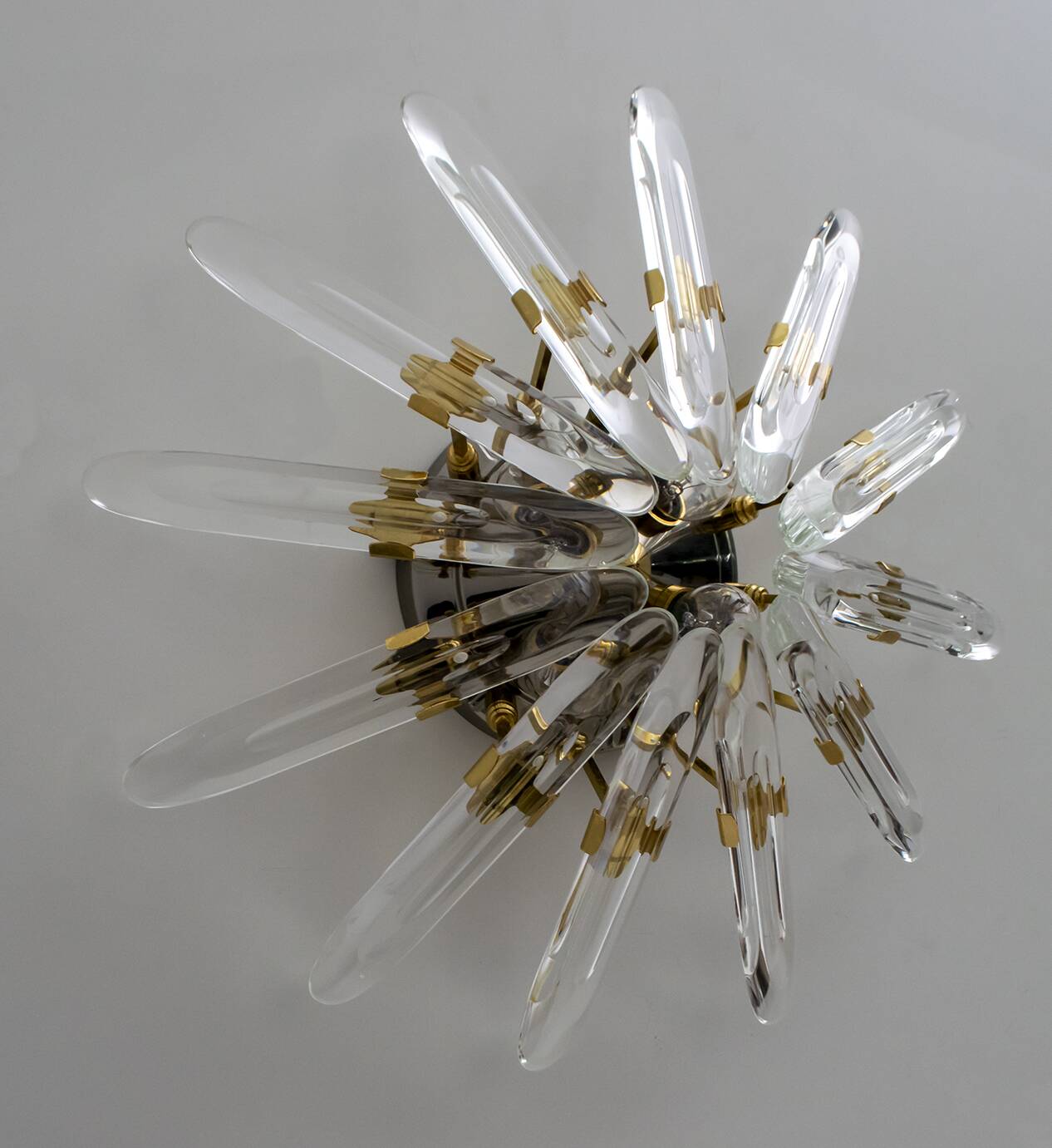Stilkronen Mid-Century Modern Italian Crystal and Brass Wall Lamp, 1975