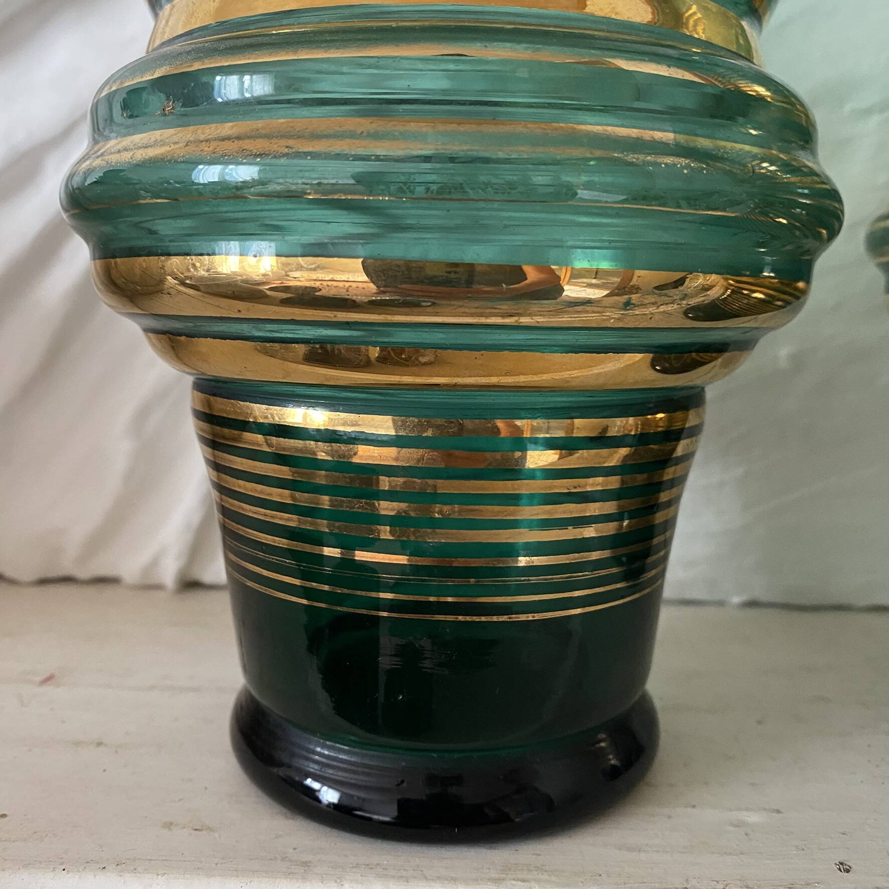 Paire de vases vert émeraude et doré , années 50-60