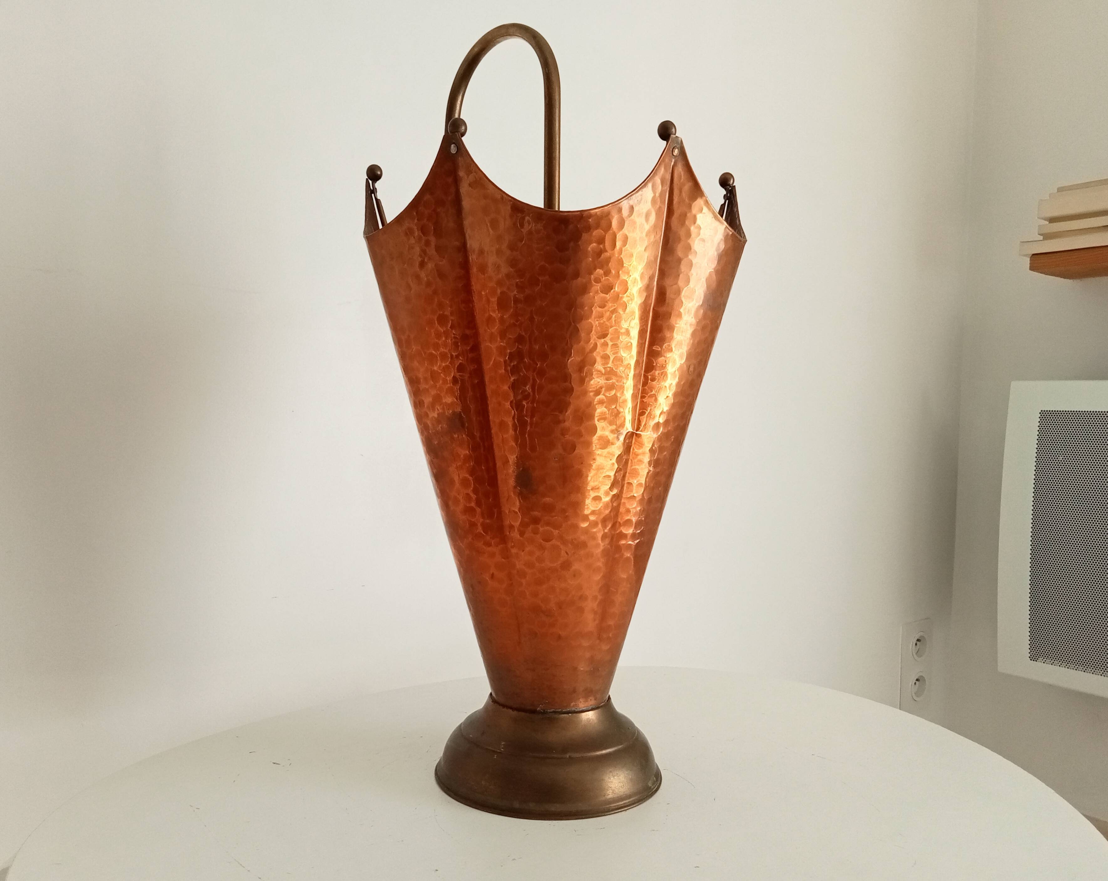 Vintage umbrella stand in Hollywood Regency style from the 1960s.