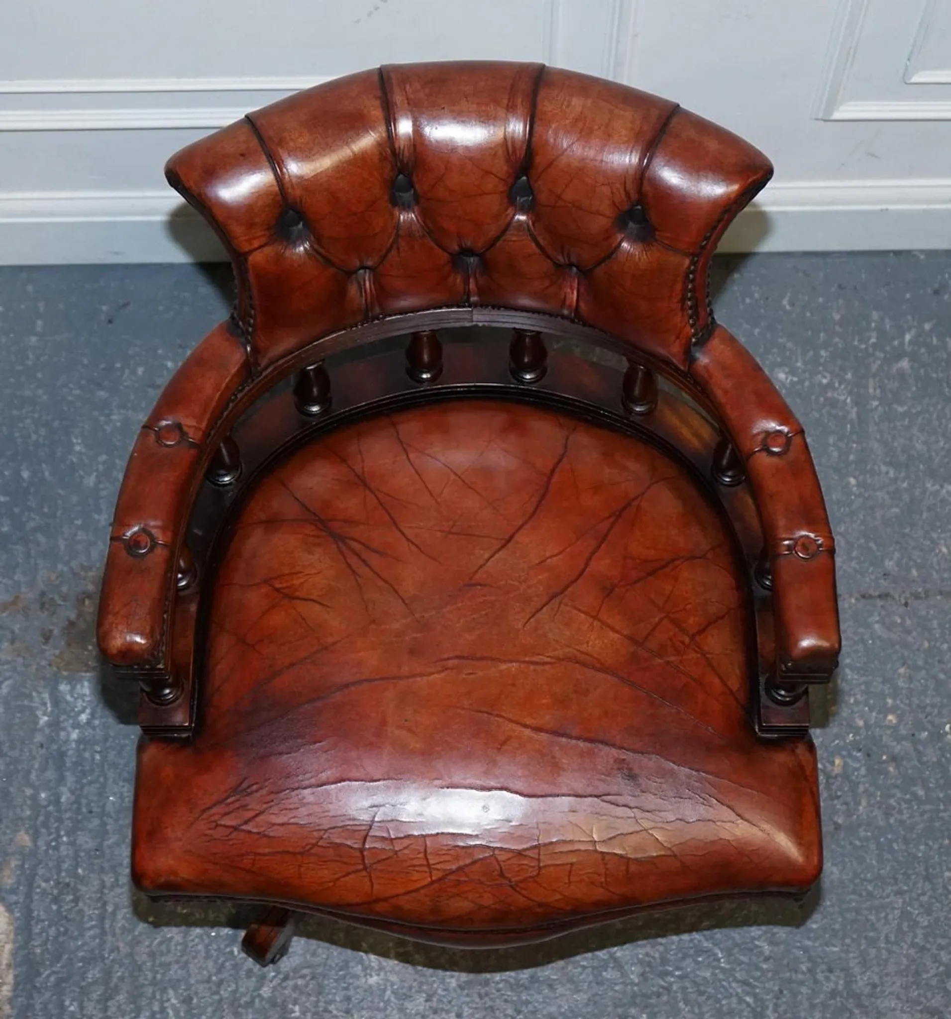 Chesterfield Captains Swivel Chair in Hand-Dyed Brown Leather