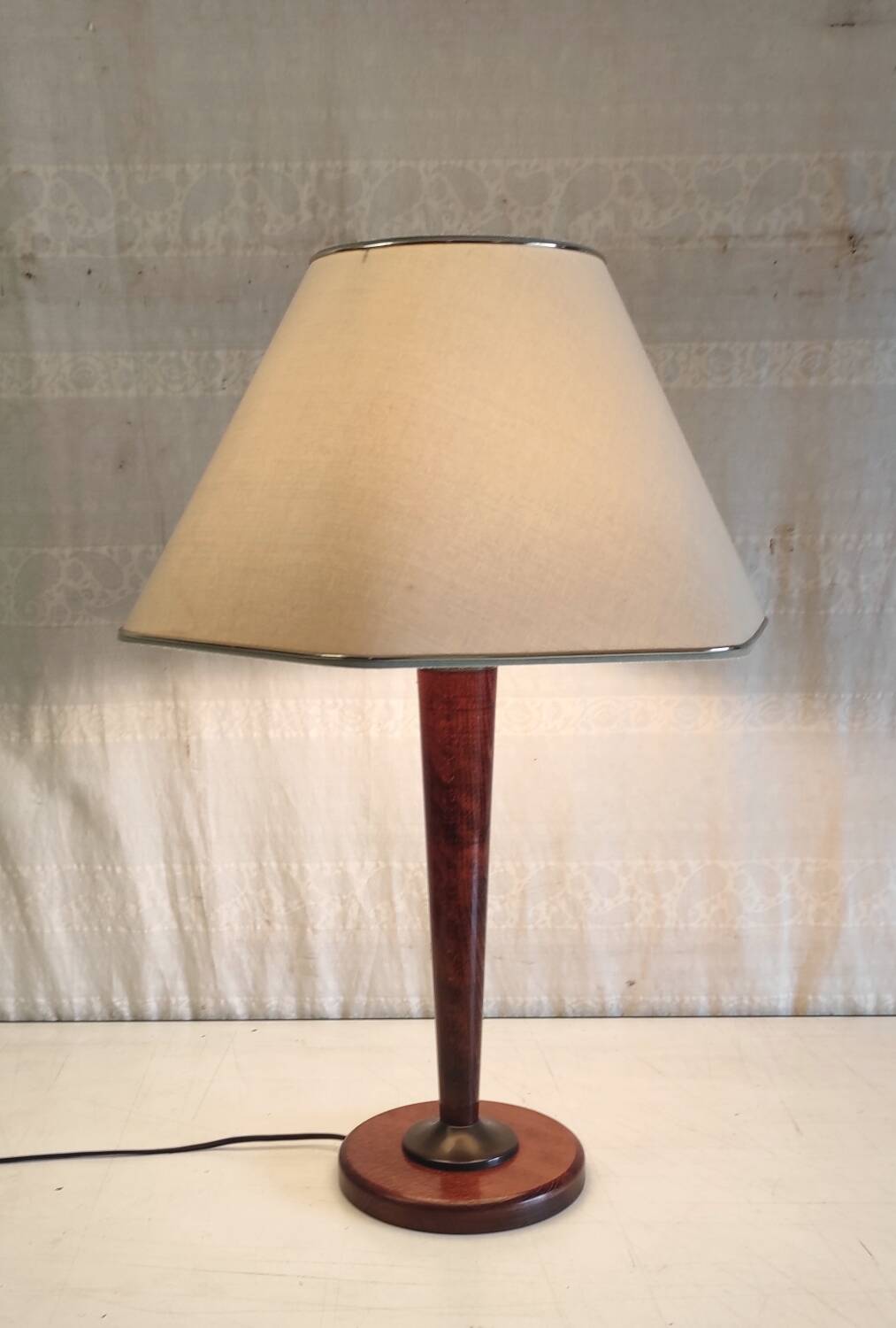 Table lamp by Unilux in wood and brass - mid 20th century.