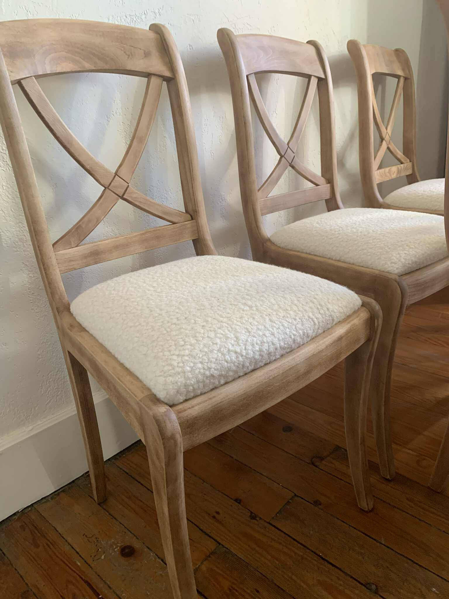 Set of 6 cross-back chairs in solid wood, with white boucle seats.