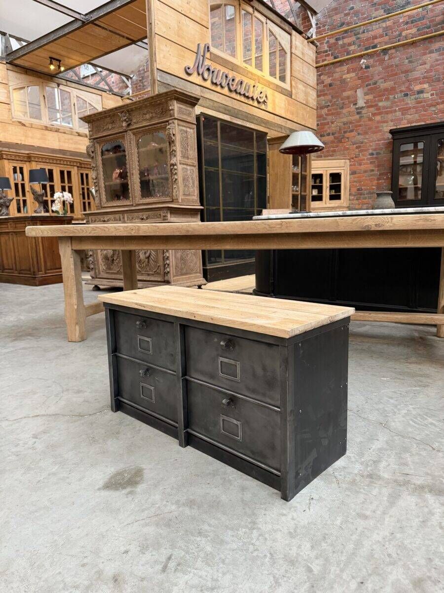 Strafor entrance furniture