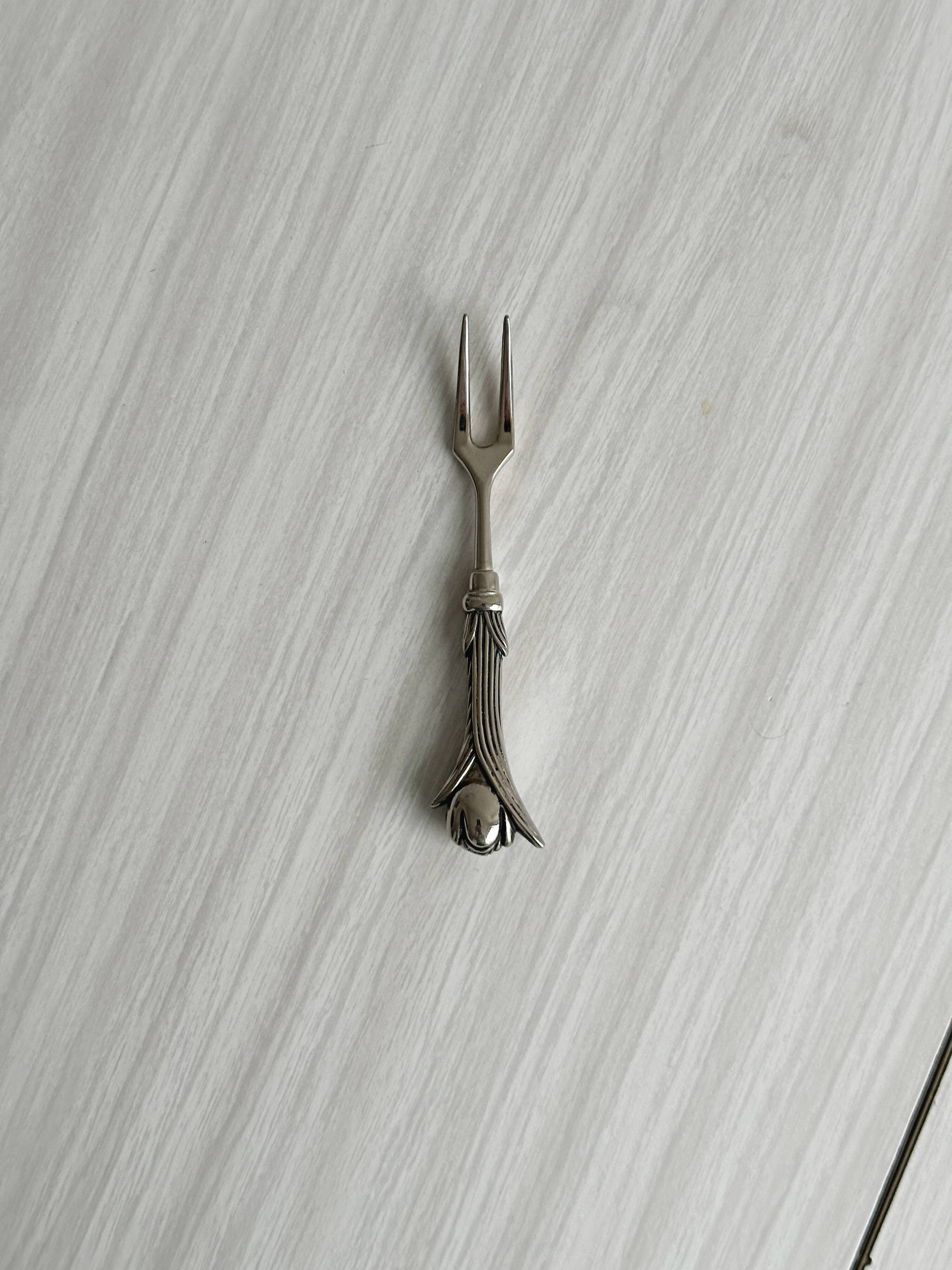 silver-plated cutlery with tulip design