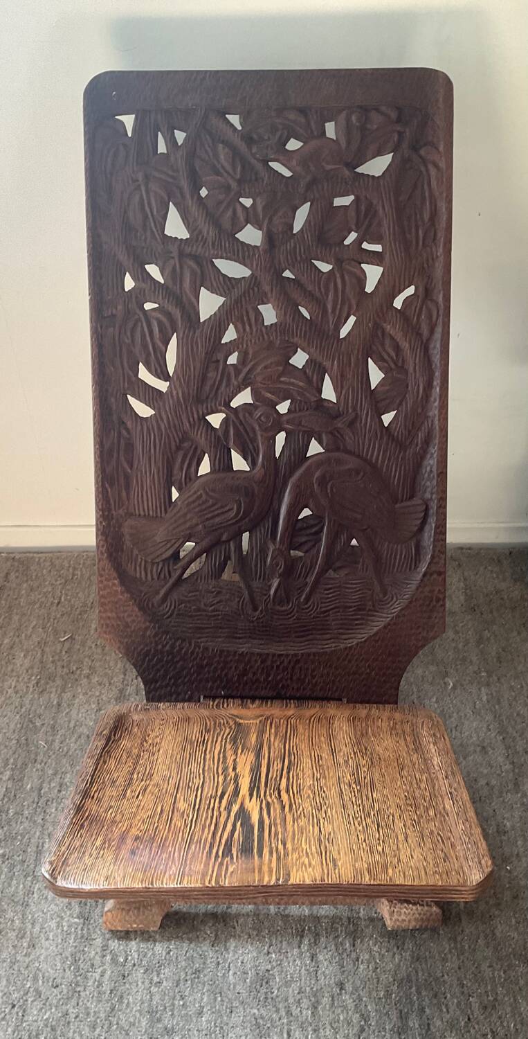 Chaise vintage à palabre en bois sculpté