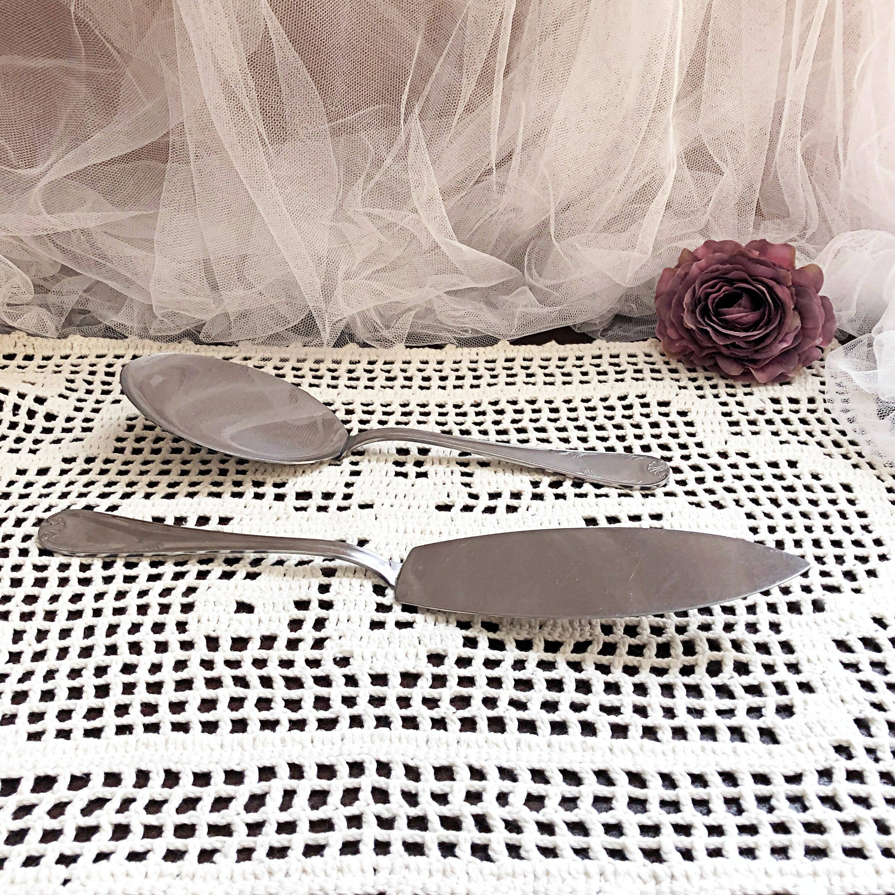 Set of two cutting shovels for cakes, tarts and sweets