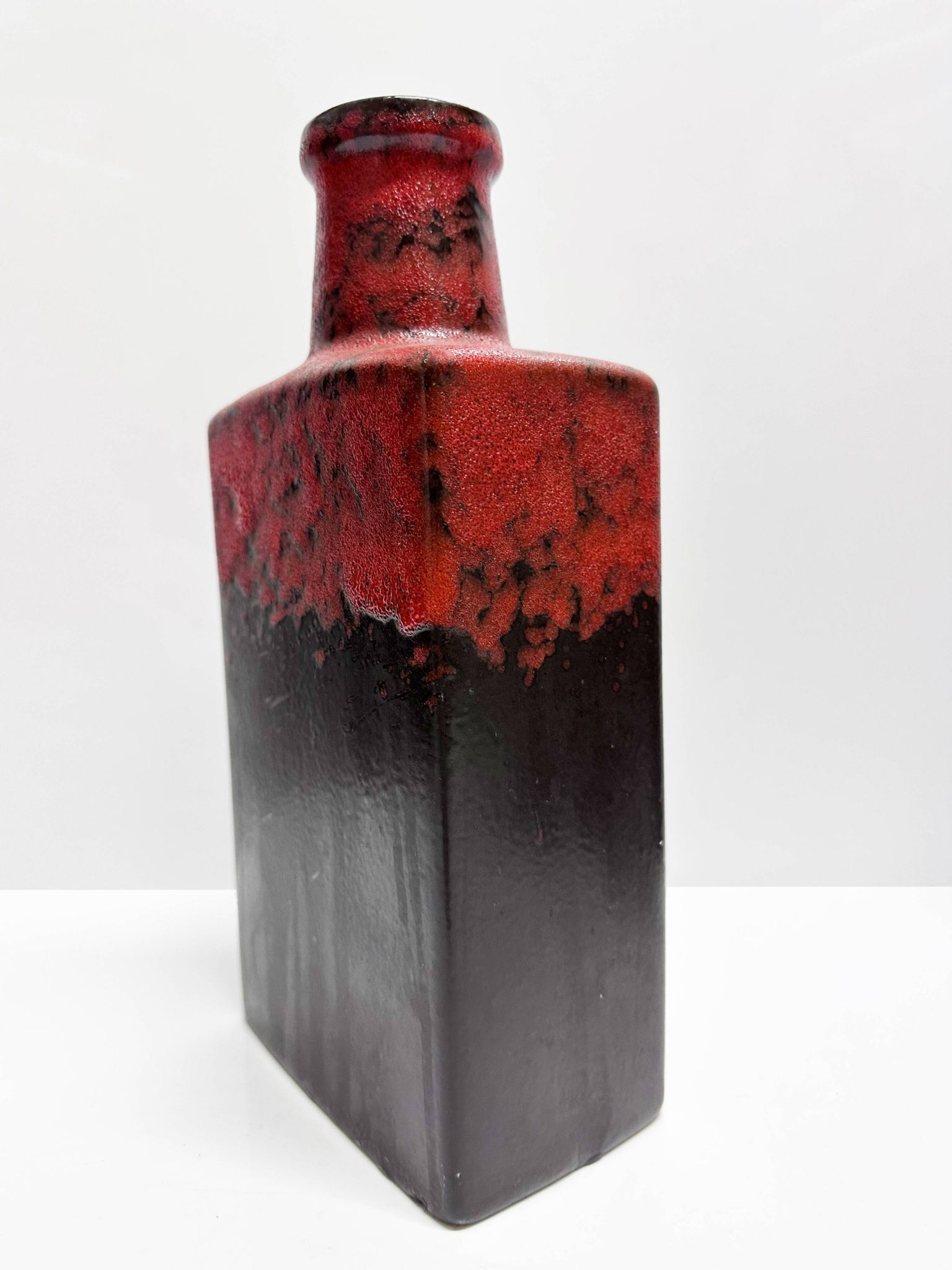 Suite de quatre vases céramique modernistes. Allemagne, années 60 et 70.