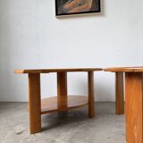 Tables basses en orme formant une goutte