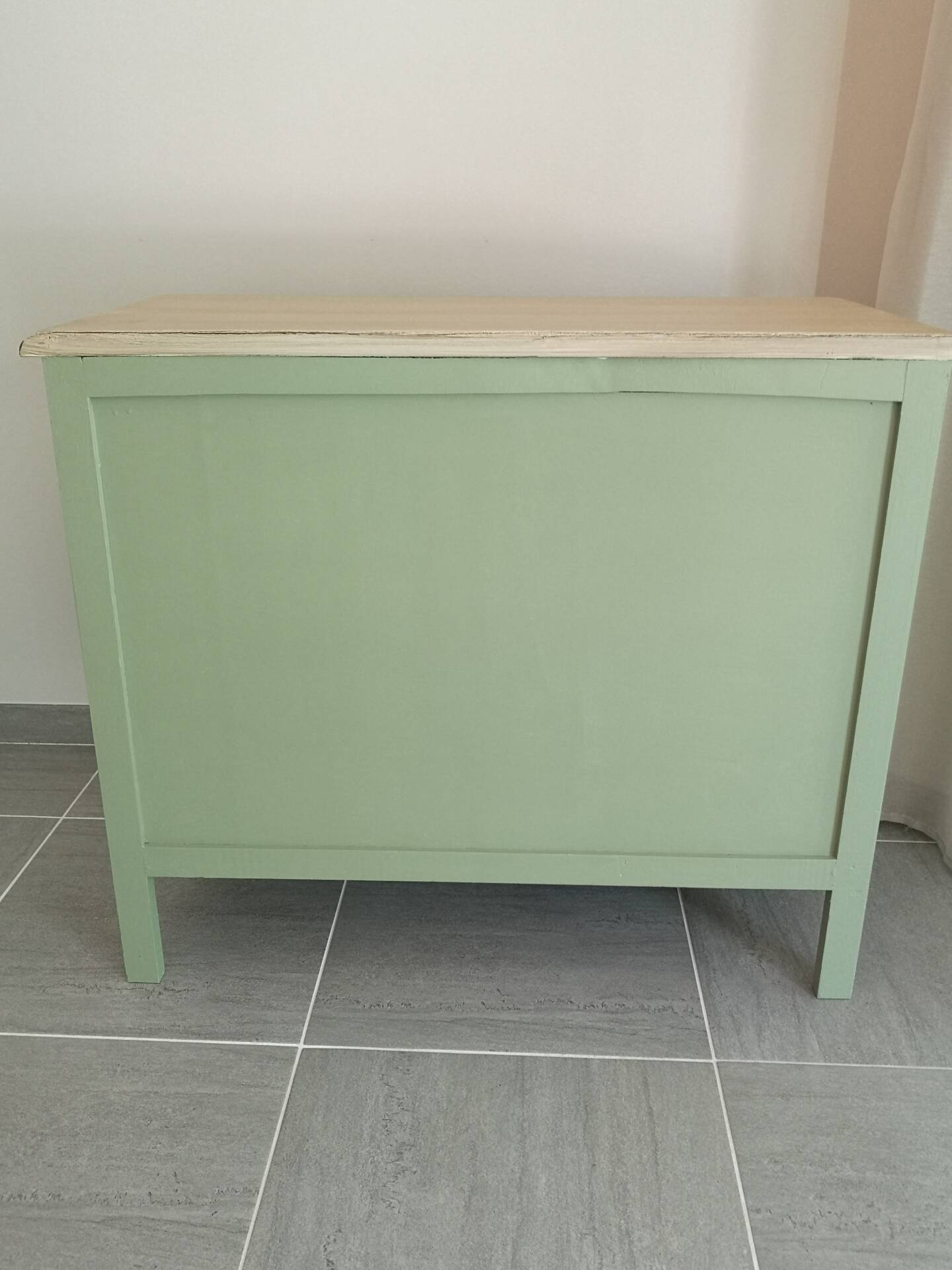 Matt green chest of drawers