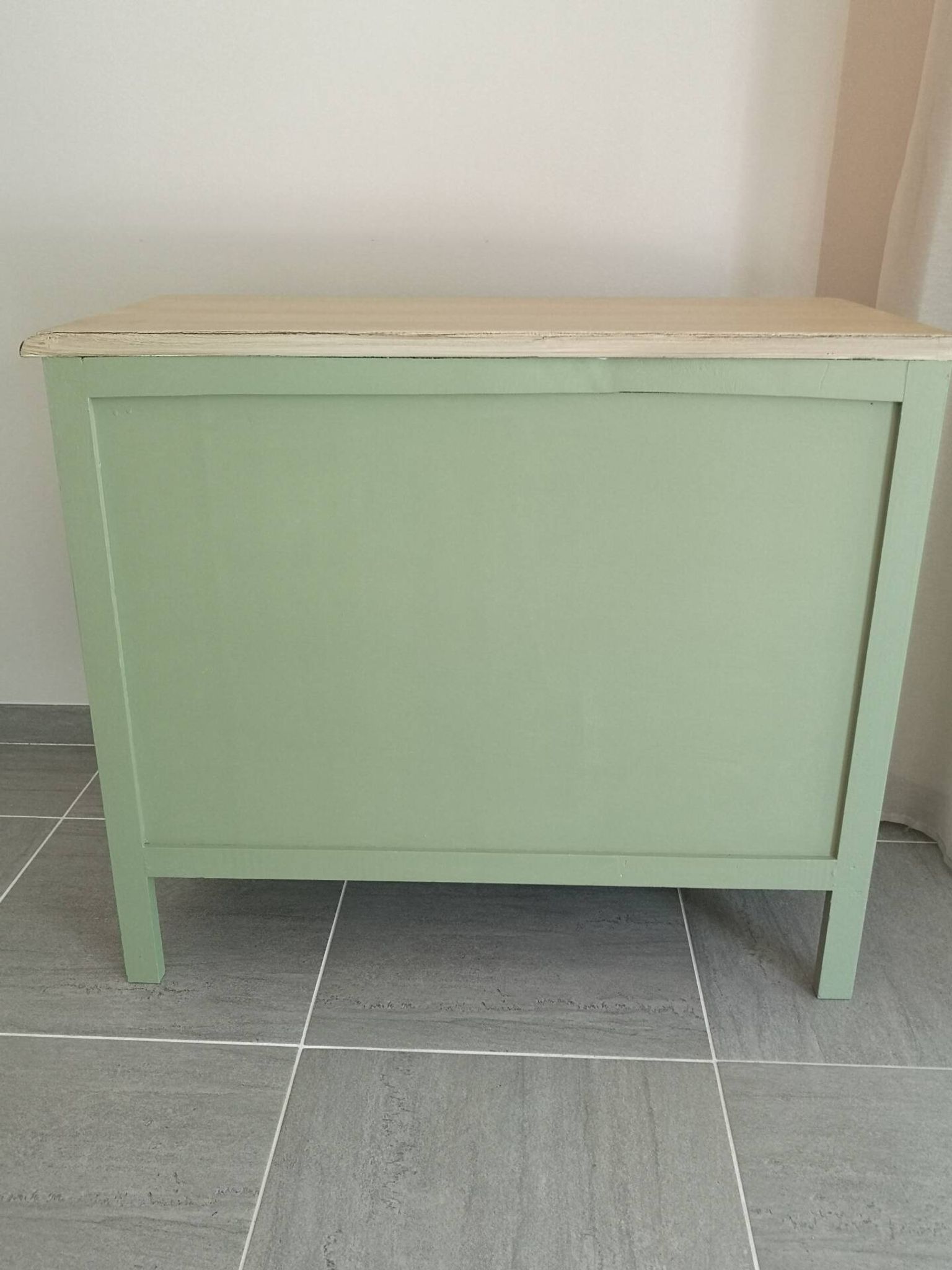 Matt green chest of drawers