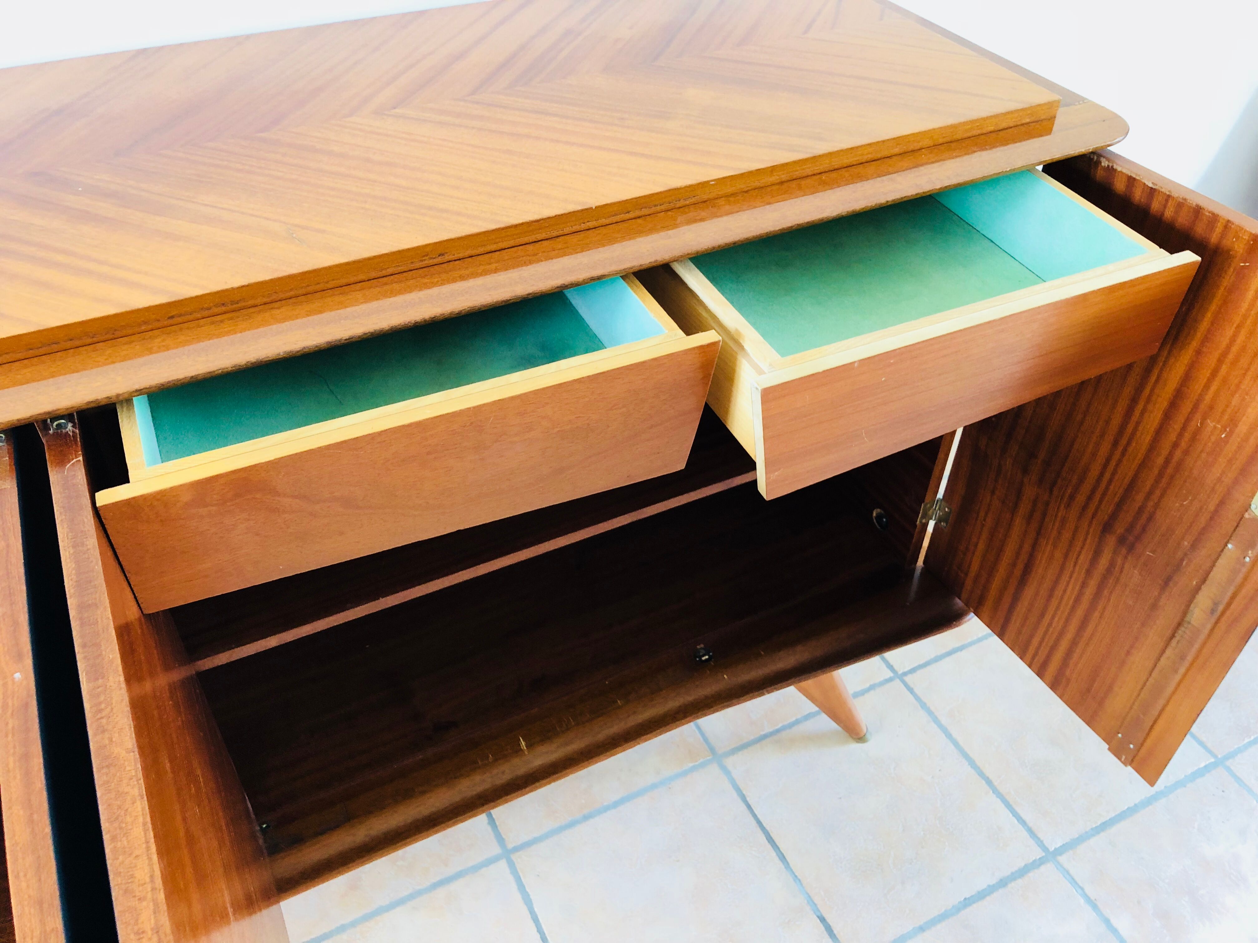 Slip-on feet compass 1960