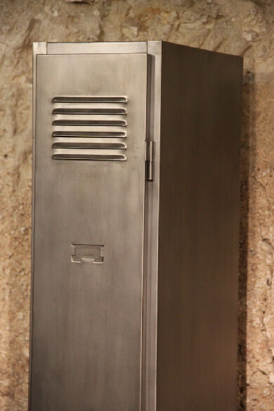 Ancien vestiaire d'usine 1 case sur pied design industriel